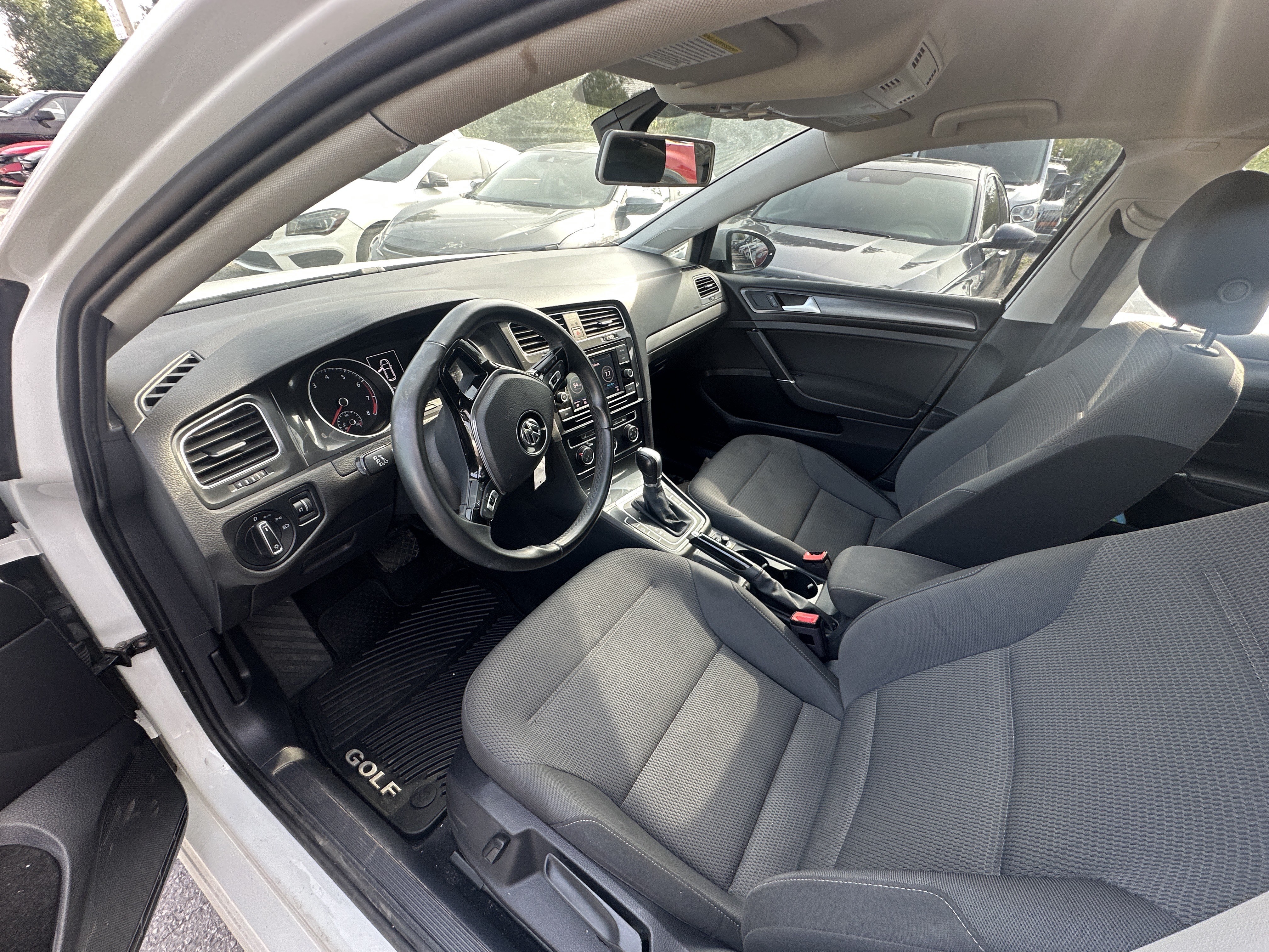 /hakimautosale/2019-Volkswagen-Golf-04708638364587414.jpg