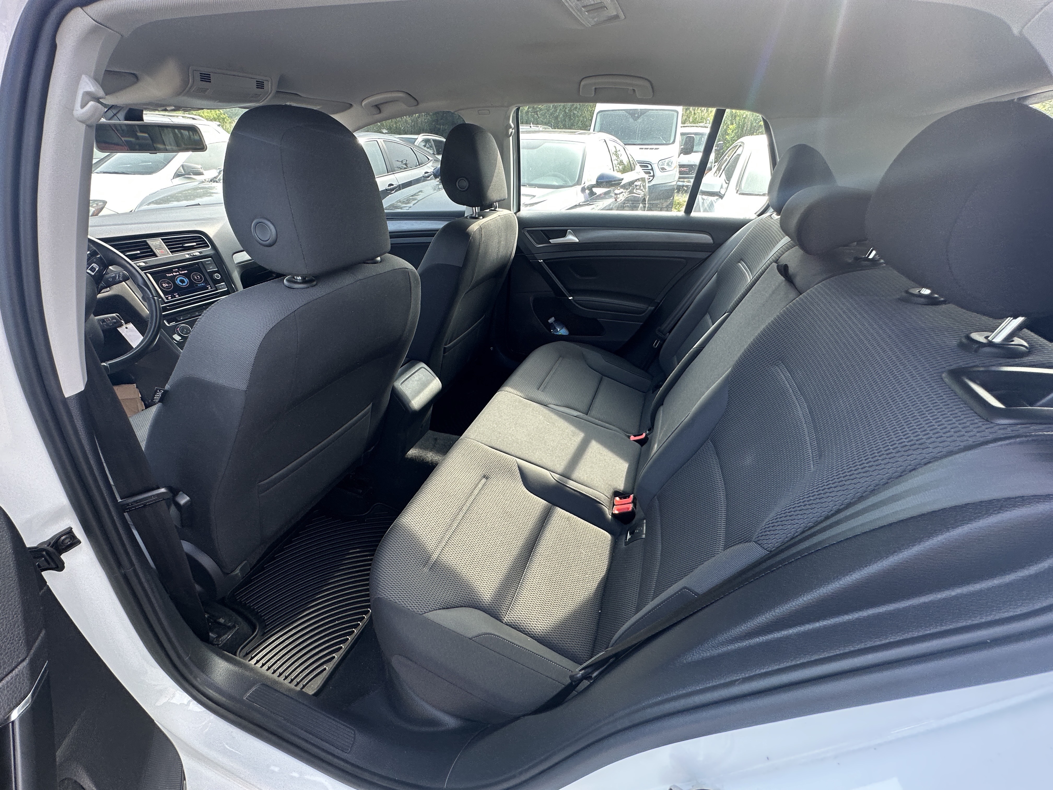 /hakimautosale/2019-Volkswagen-Golf-45618478084274994.jpg