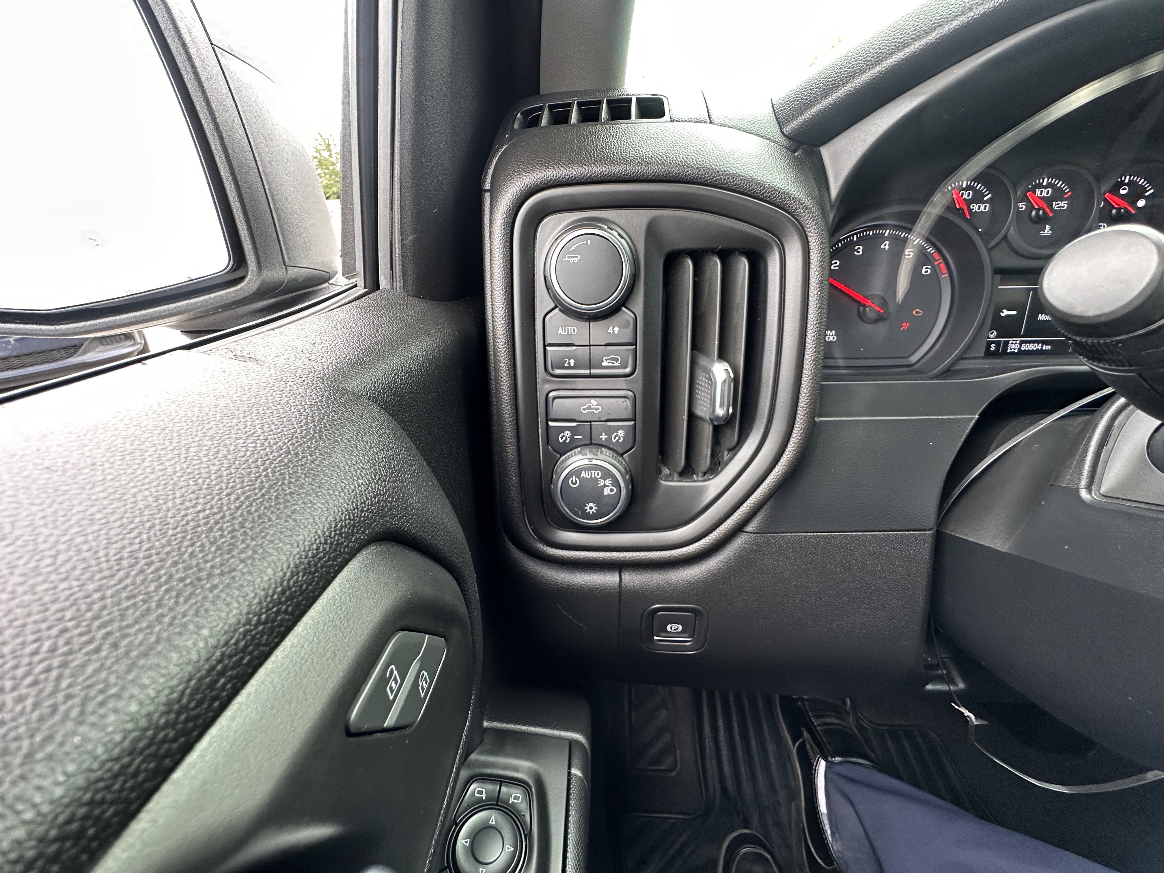 /hakimautosale/2020-Chevrolet-Silverado1500-02588906070054975.jpg