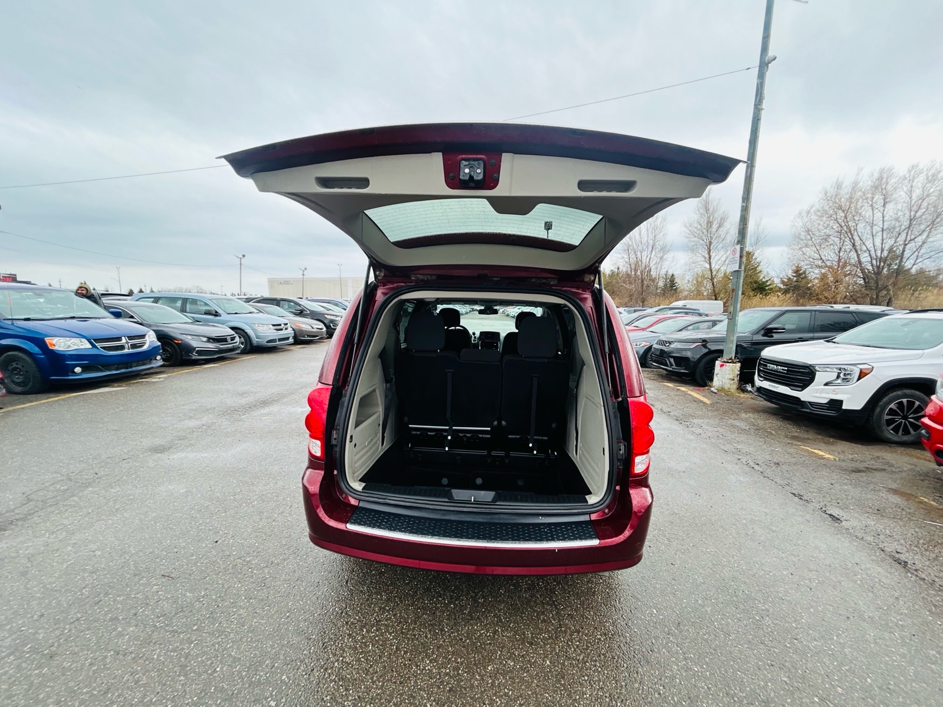 /hakimautosale/2020-Dodge-GrandCaravan-1632939127787396.jpg