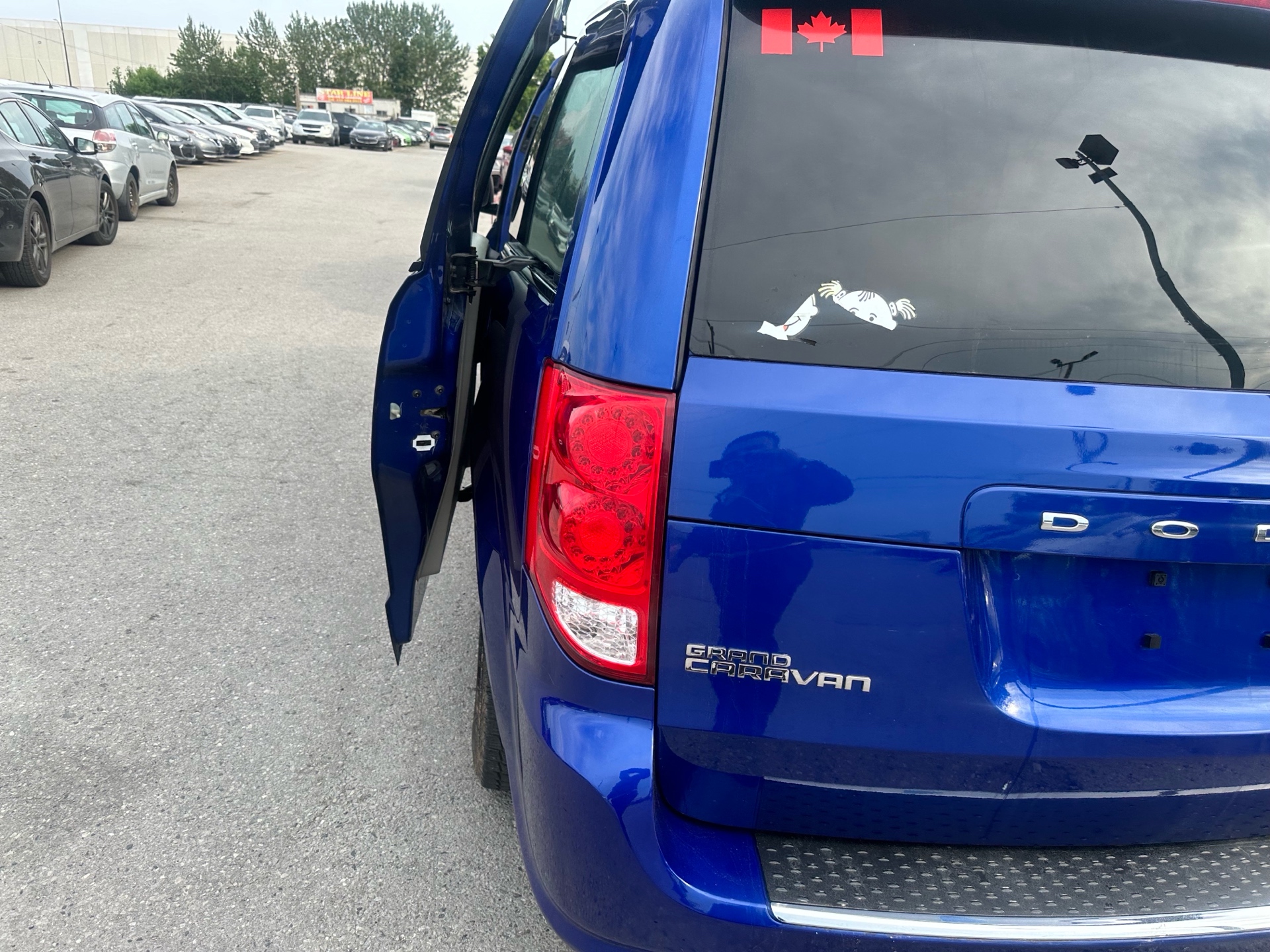 /hakimautosale/2020-Dodge-GrandCaravan-6211997515456136.jpg