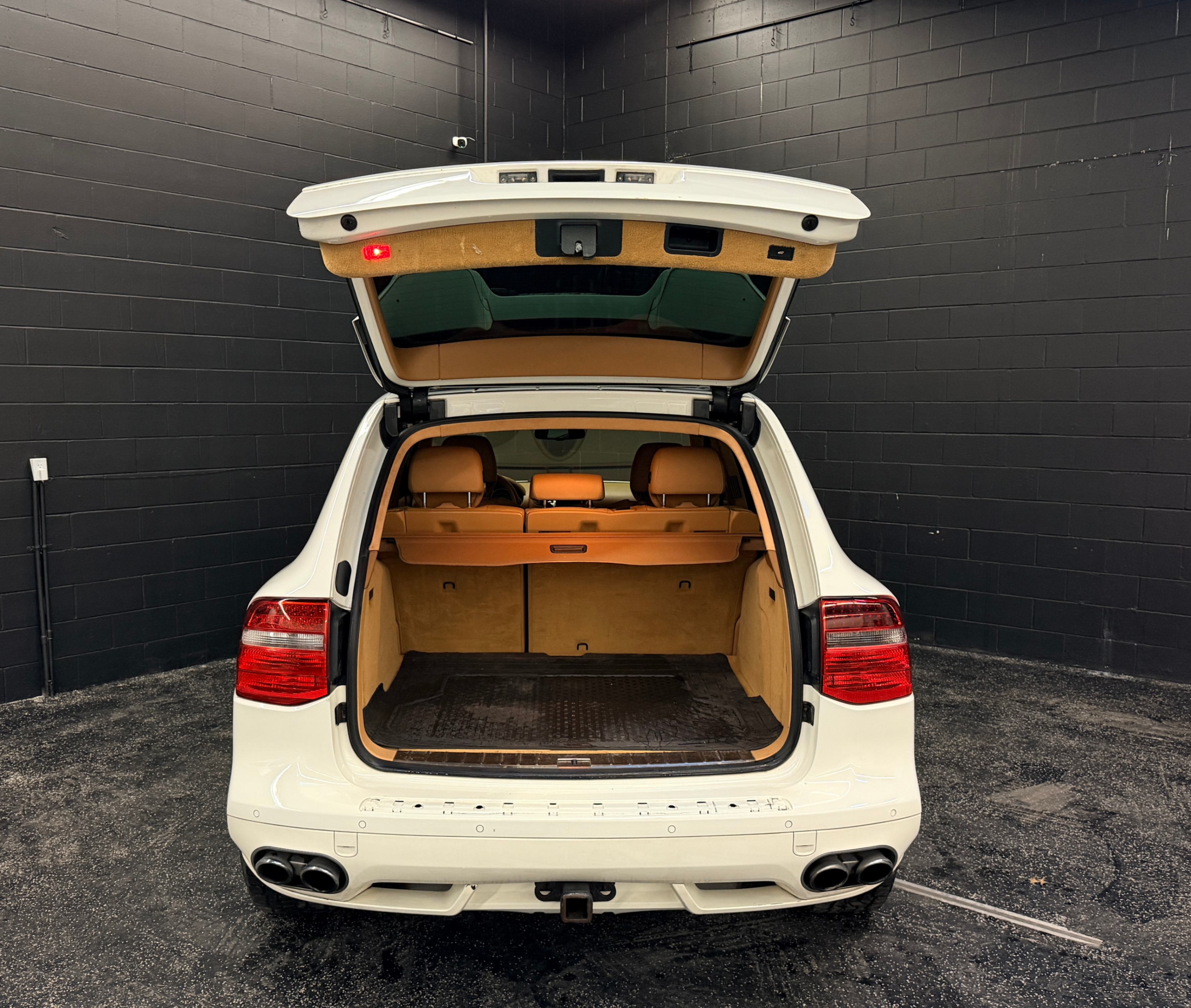 /hcwenterprisecorporation/2010-Porsche-Cayenne-6325350271457928.jpg