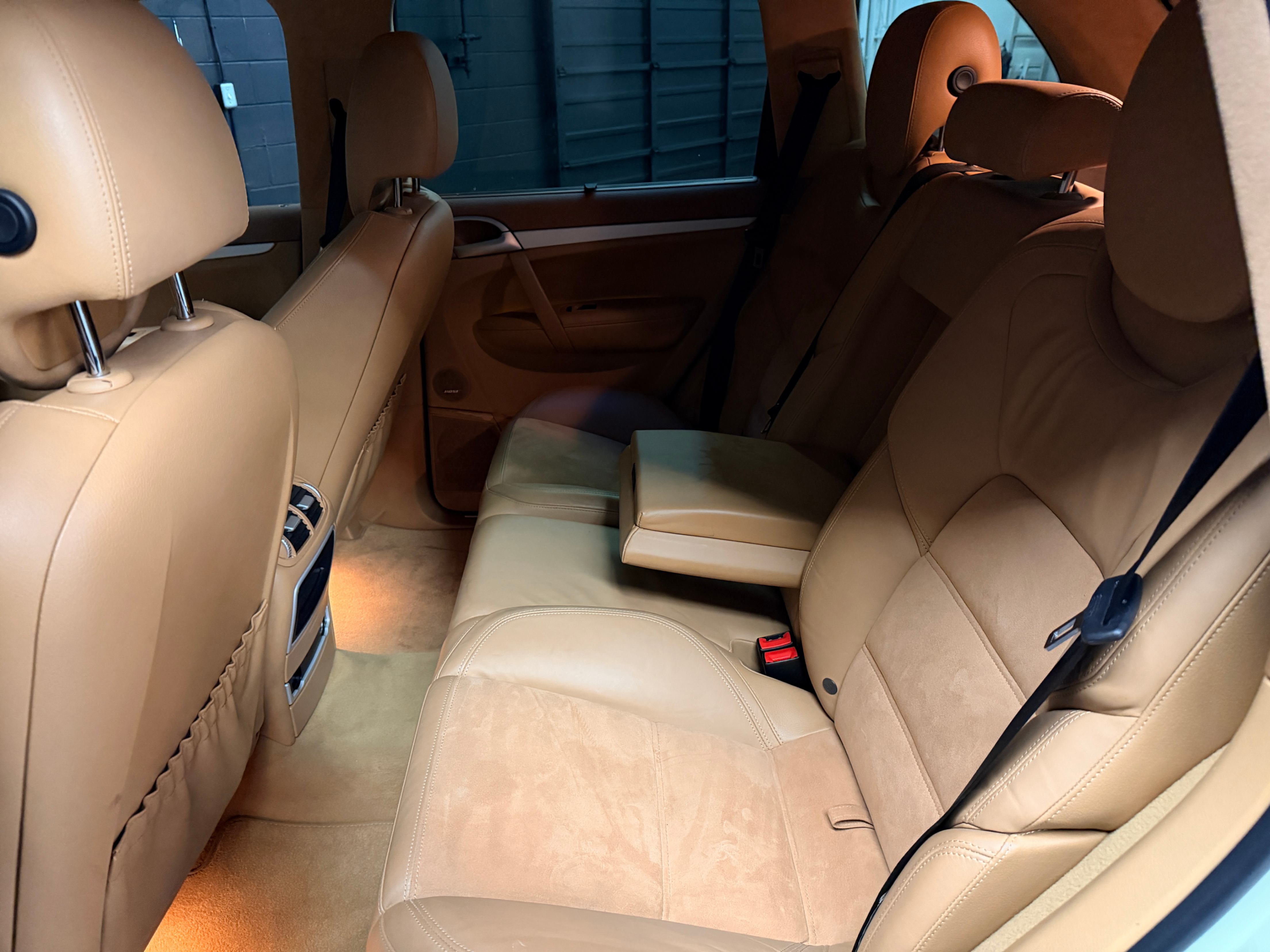/hcwenterprisecorporation/2010-Porsche-Cayenne-6908081174197975.jpg