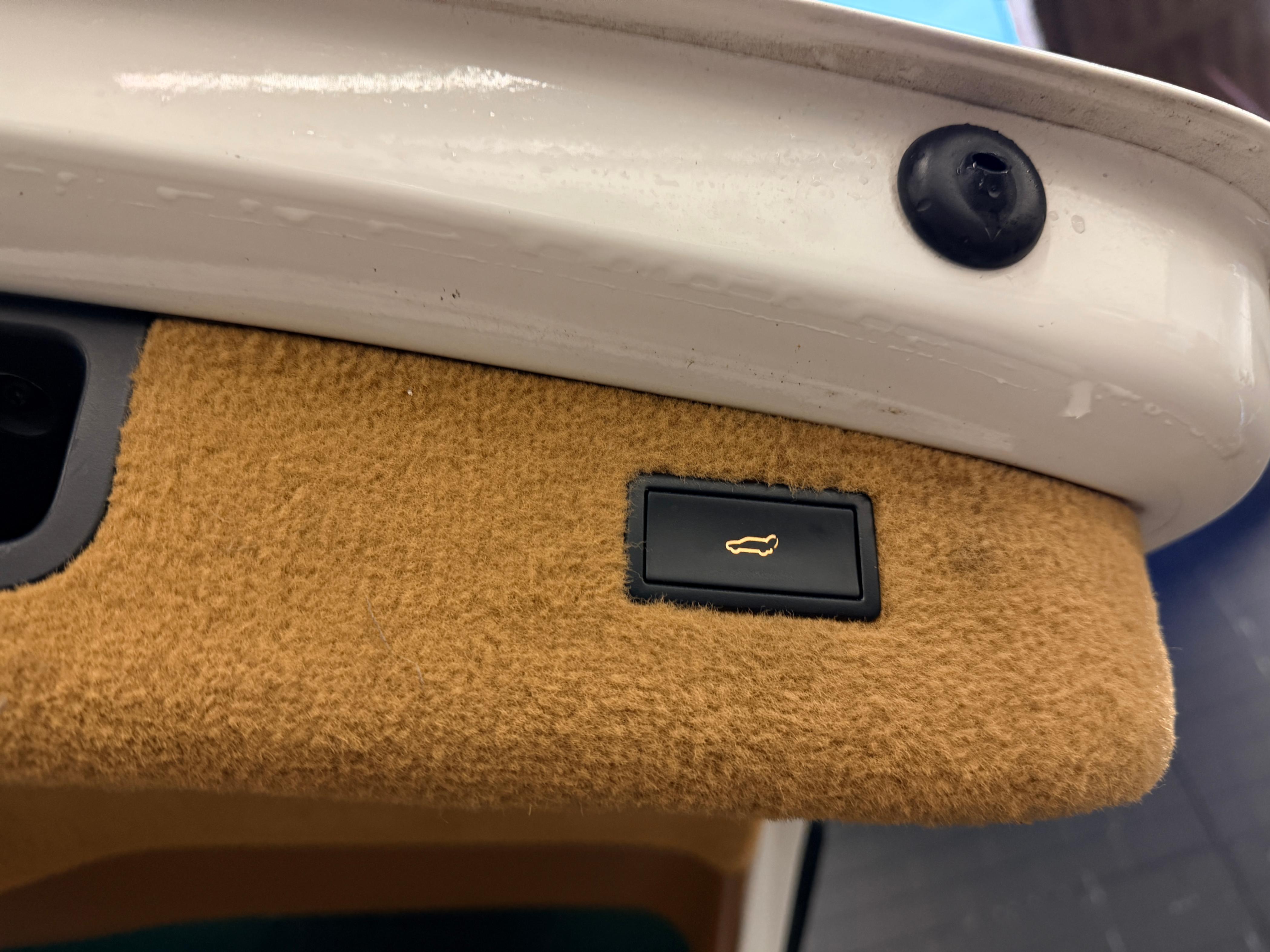 /hcwenterprisecorporation/2010-Porsche-Cayenne-8021551142319701.jpg