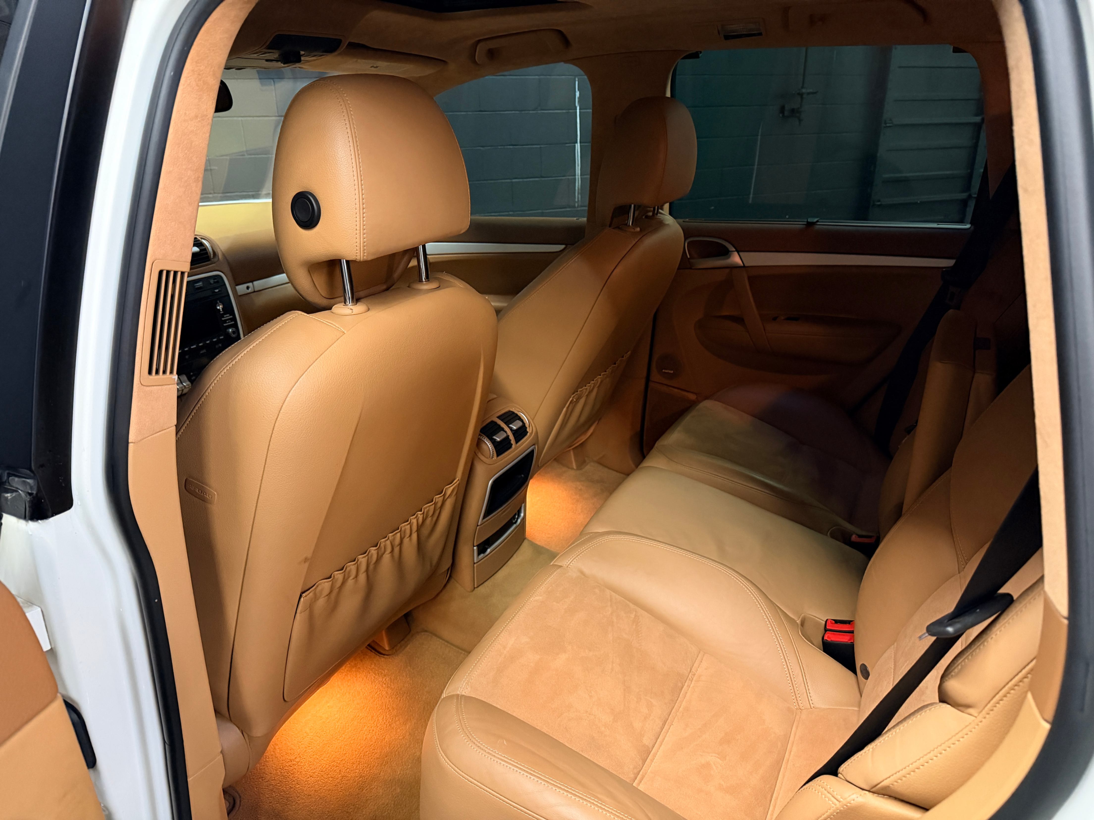 /hcwenterprisecorporation/2010-Porsche-Cayenne-8809672802315818.jpg