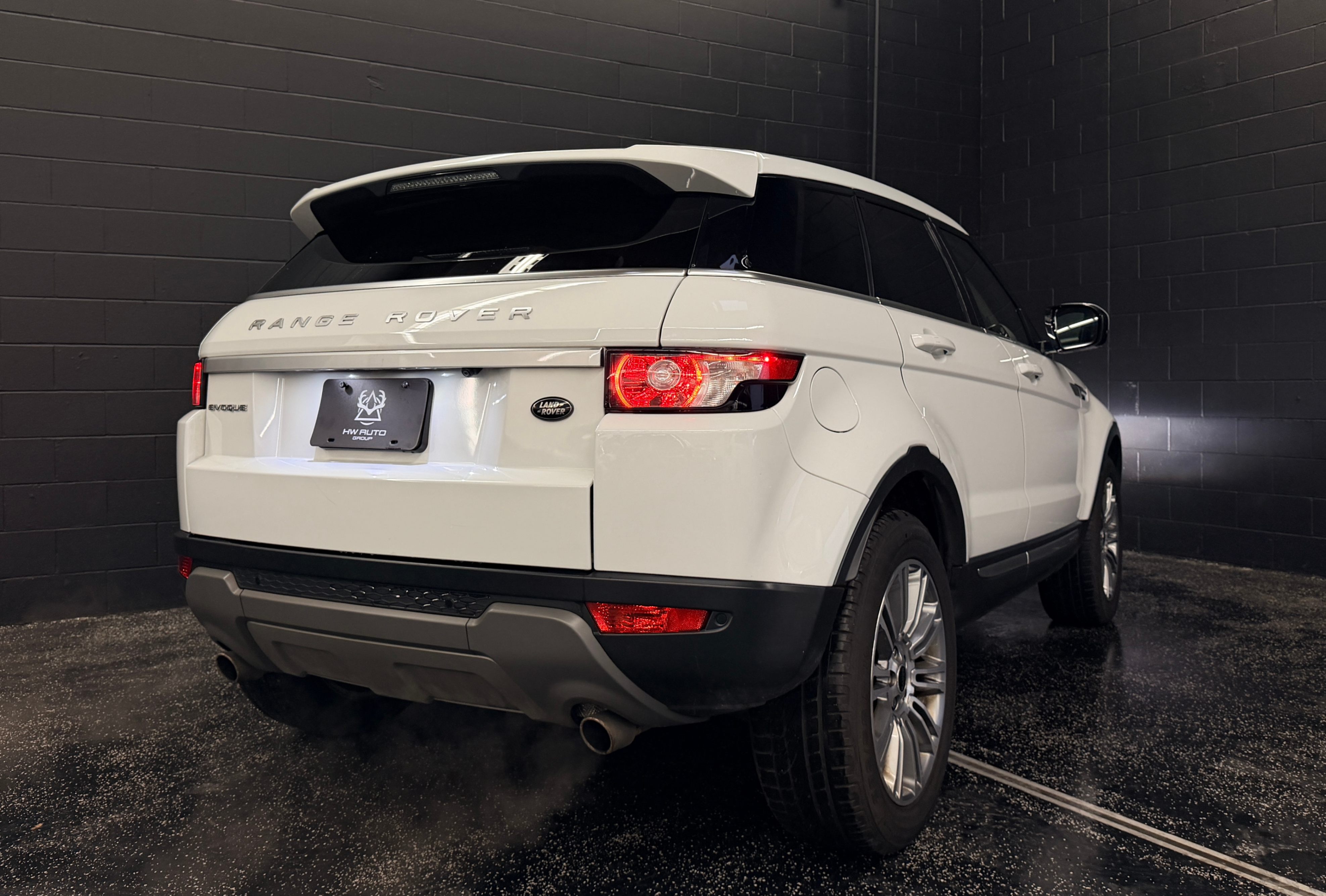 /hcwenterprisecorporation/2012-LandRover-RangeRover-24127728172060148.jpg