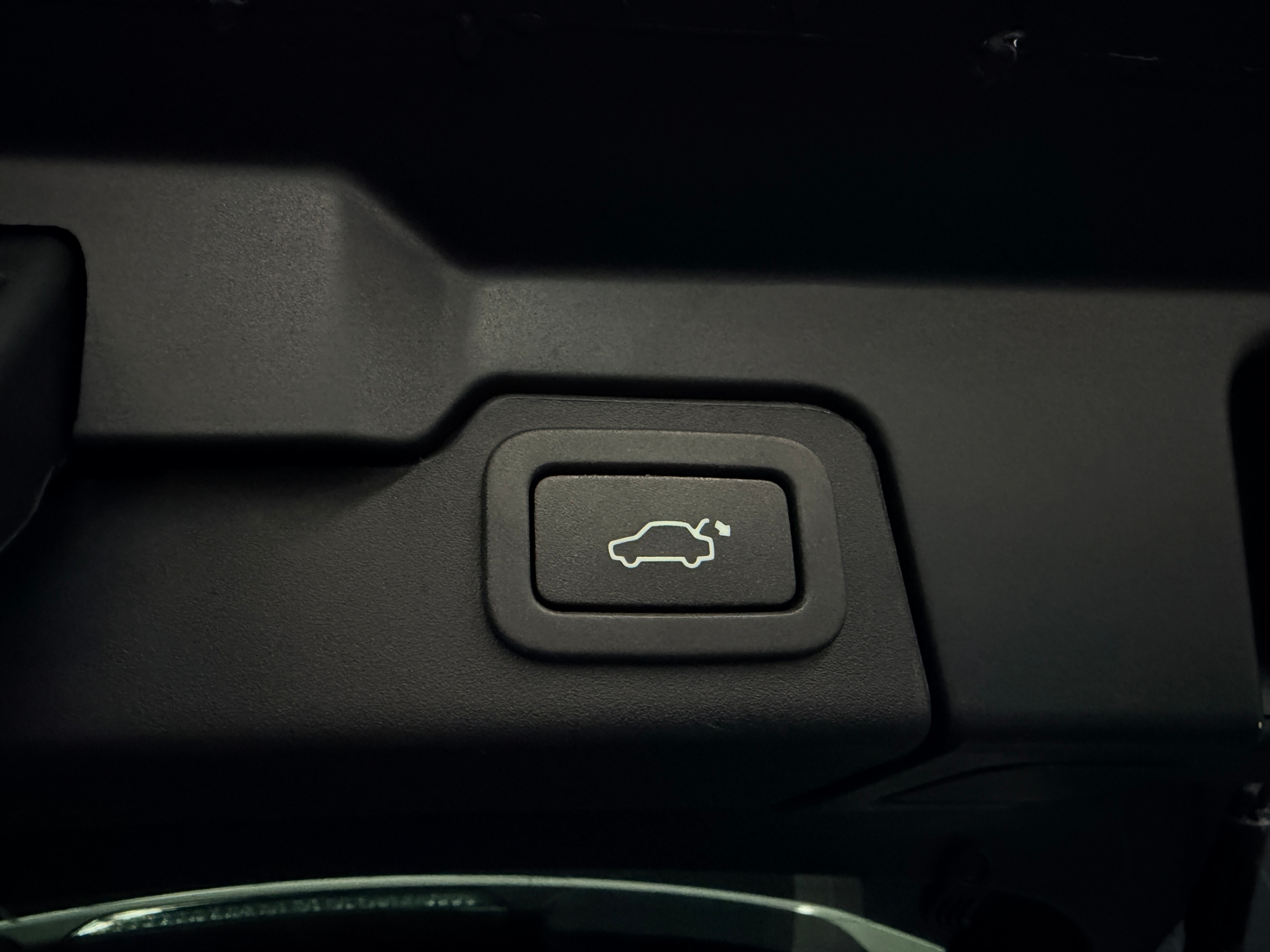 /hcwenterprisecorporation/2012-LandRover-RangeRover-822813834159329.jpg