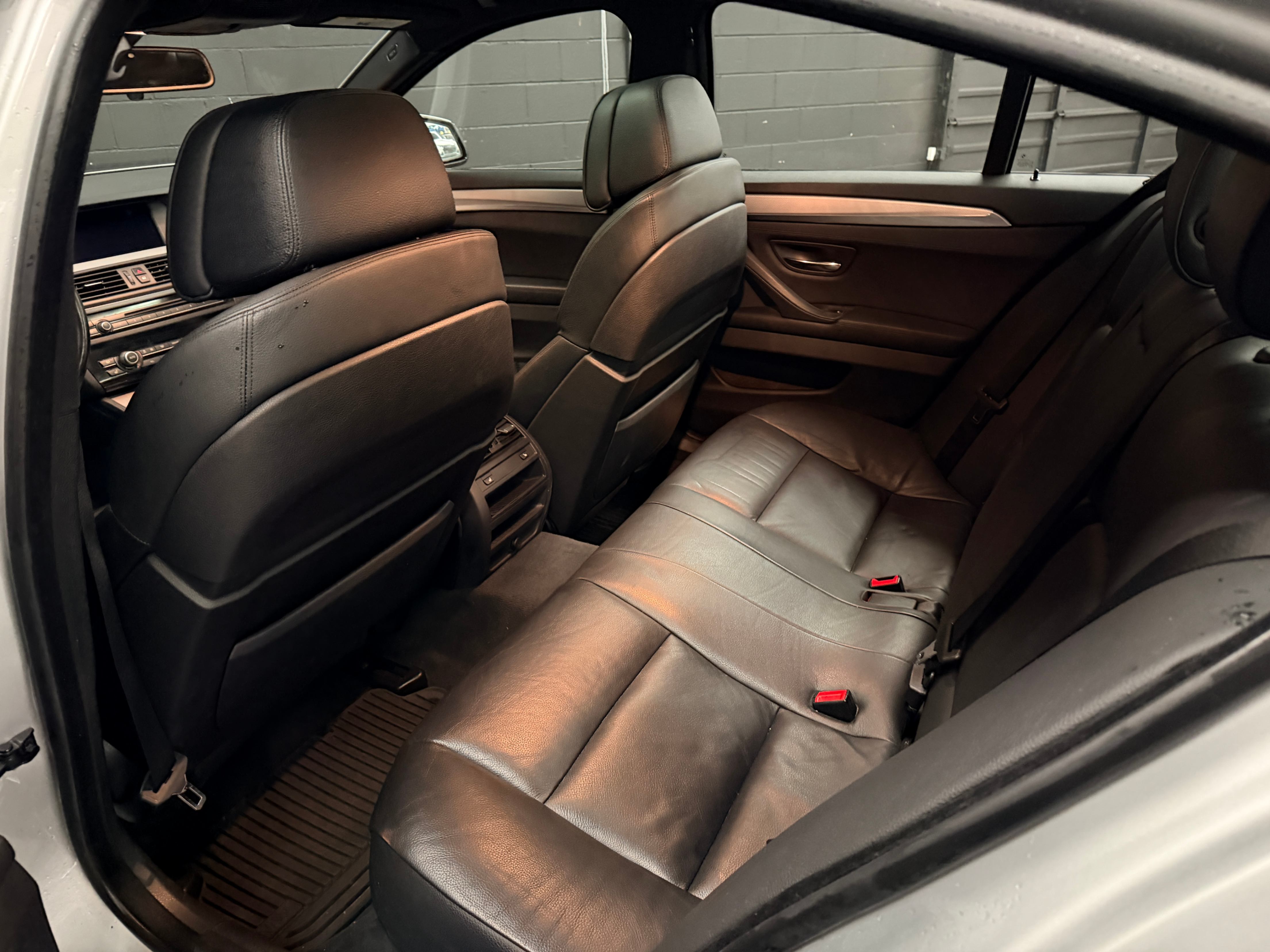 /hcwenterprisecorporation/2013-BMW-5-Series-07301050446396329.jpg