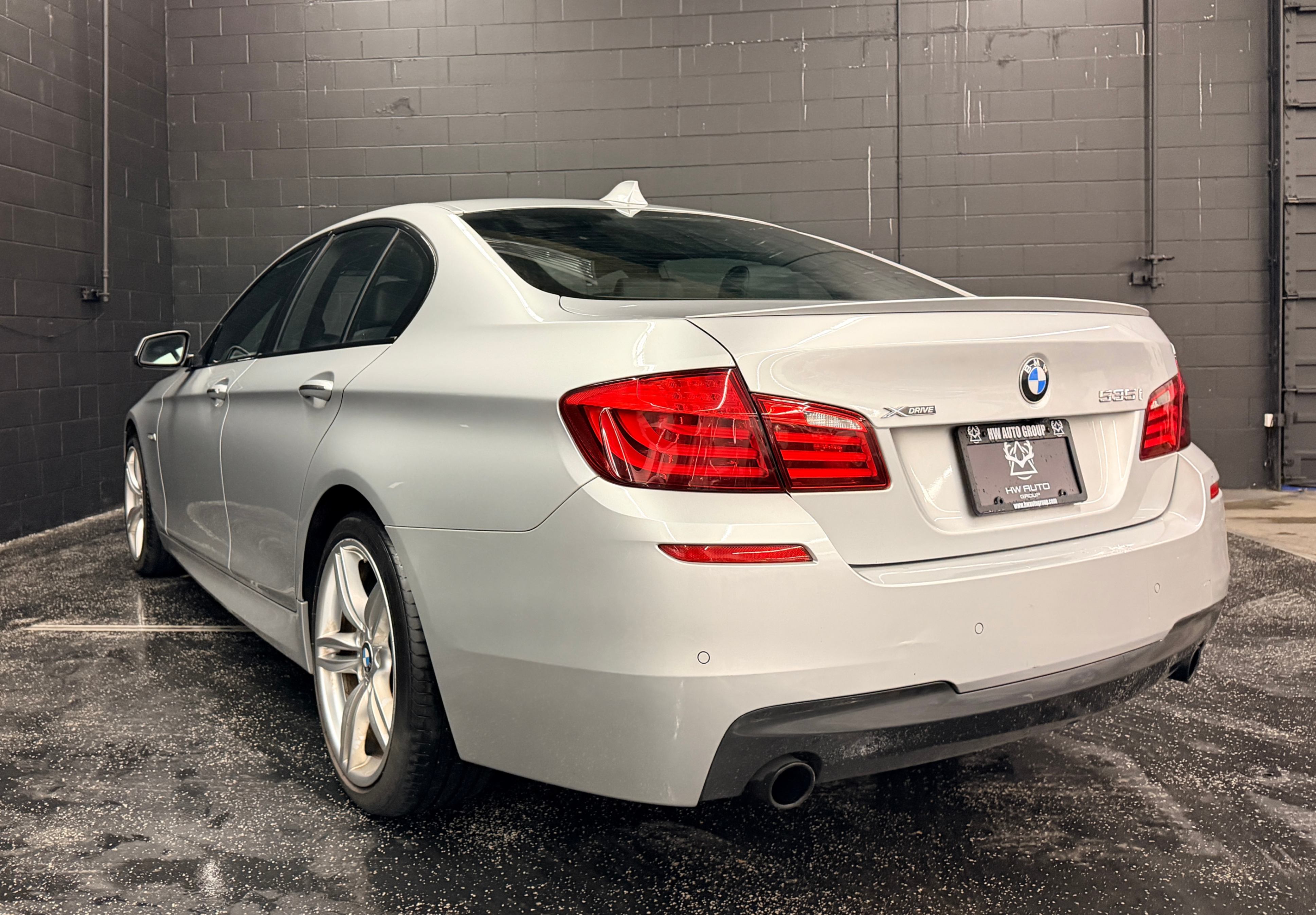 /hcwenterprisecorporation/2013-BMW-5-Series-7056302938541974.jpg