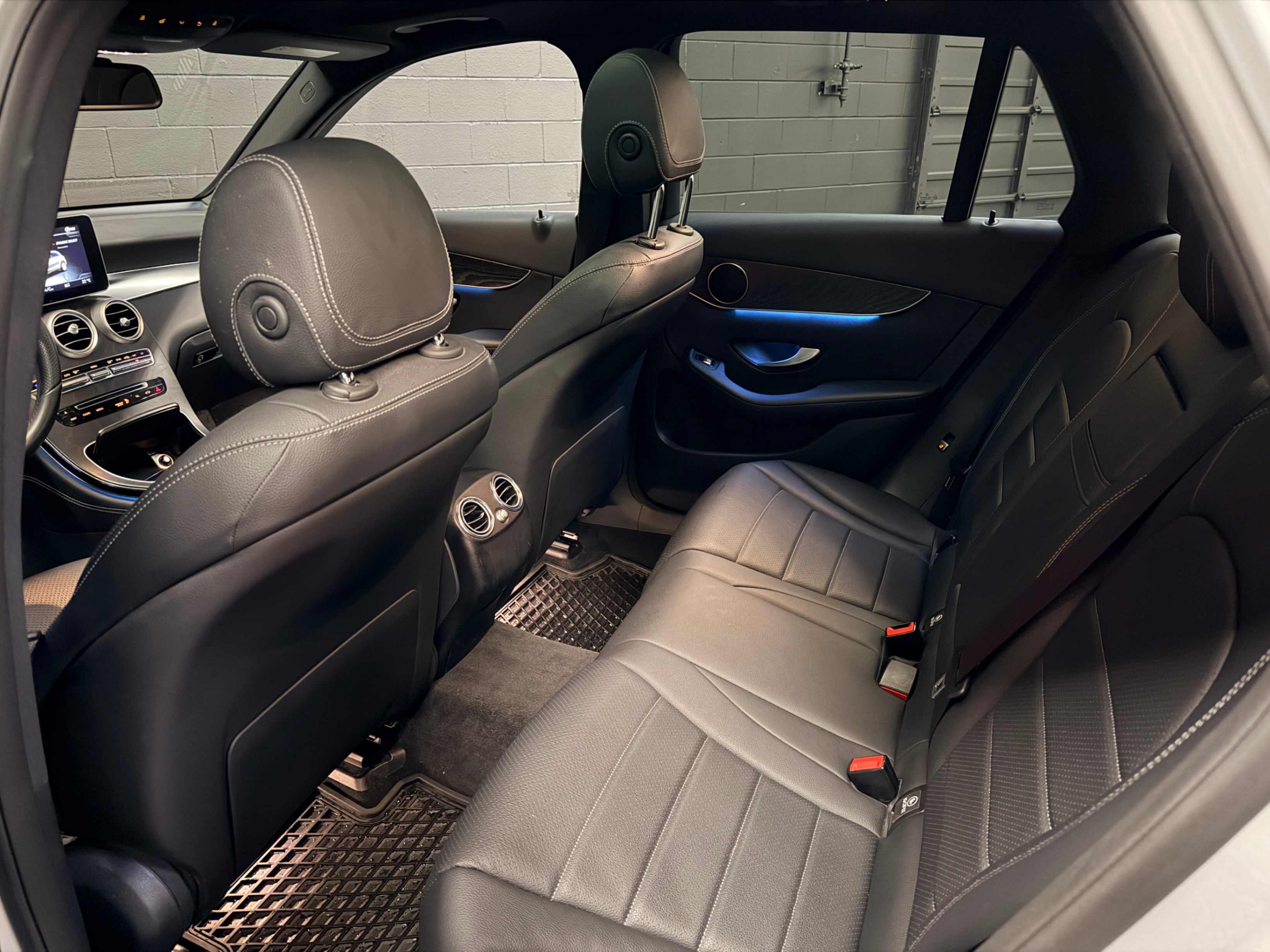 /hcwenterprisecorporation/2016-Mercedes-Benz-GLC-class-01200997561016437.jpg