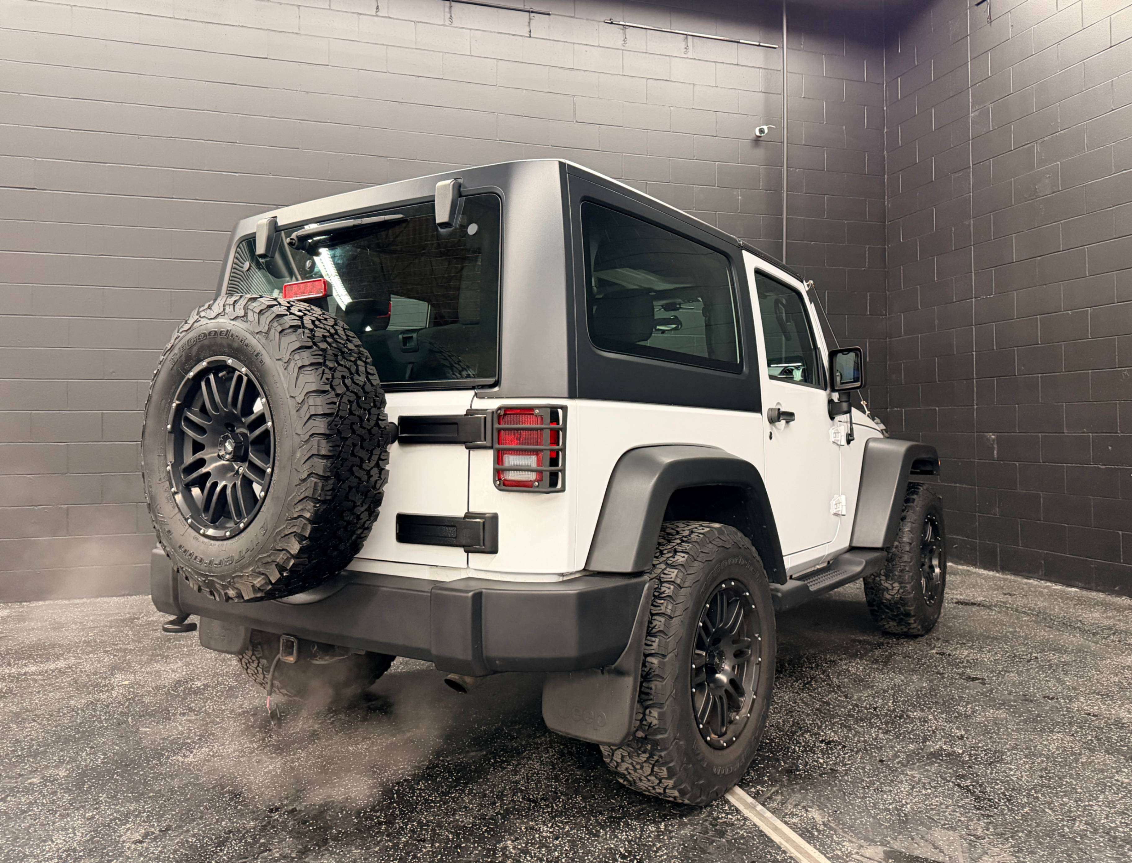 /hcwenterprisecorporation/2017-Jeep-Wrangler-32259138114925756.jpg