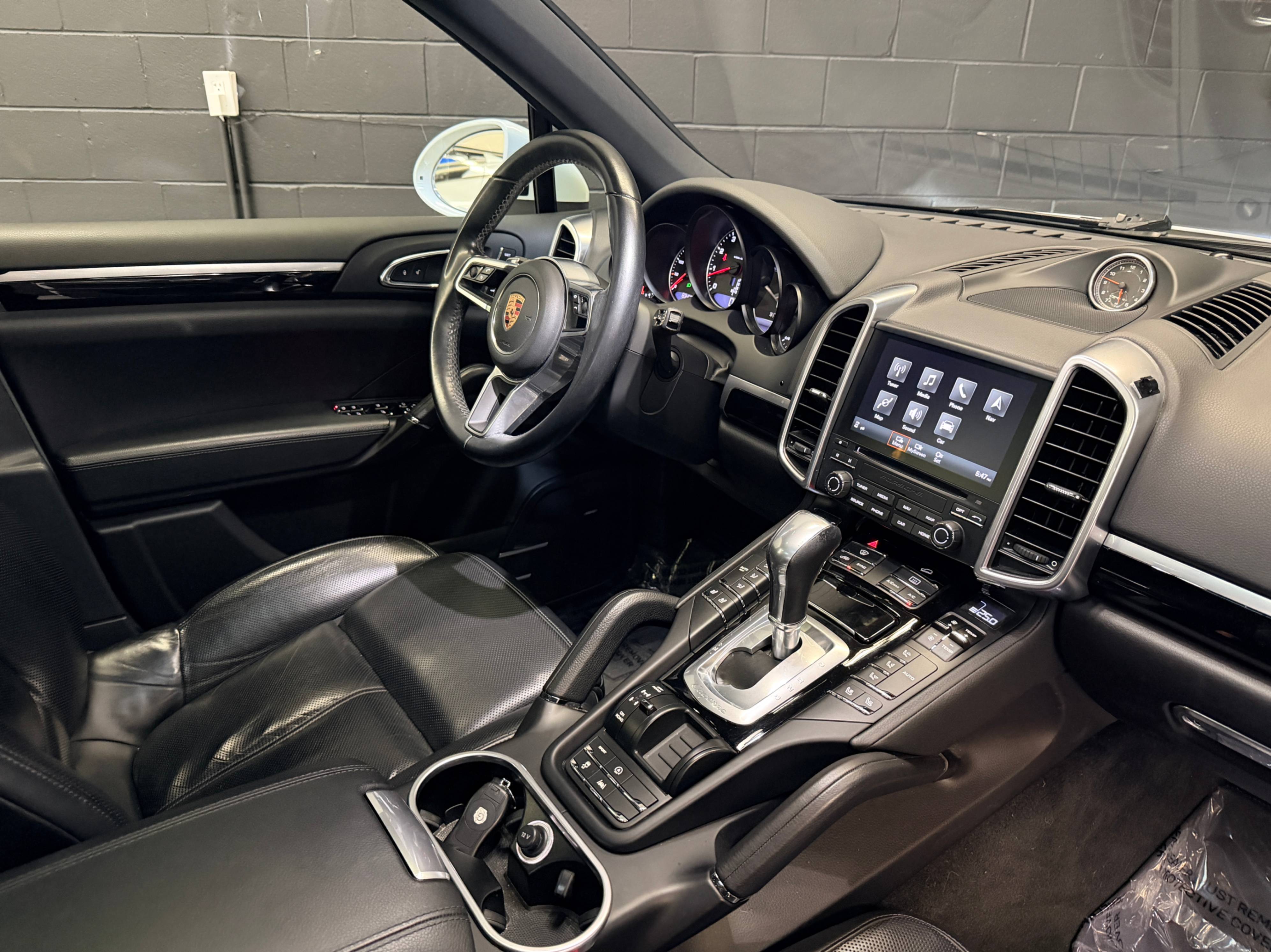/hcwenterprisecorporation/2017-Porsche-Cayenne-13479300743914036.jpg