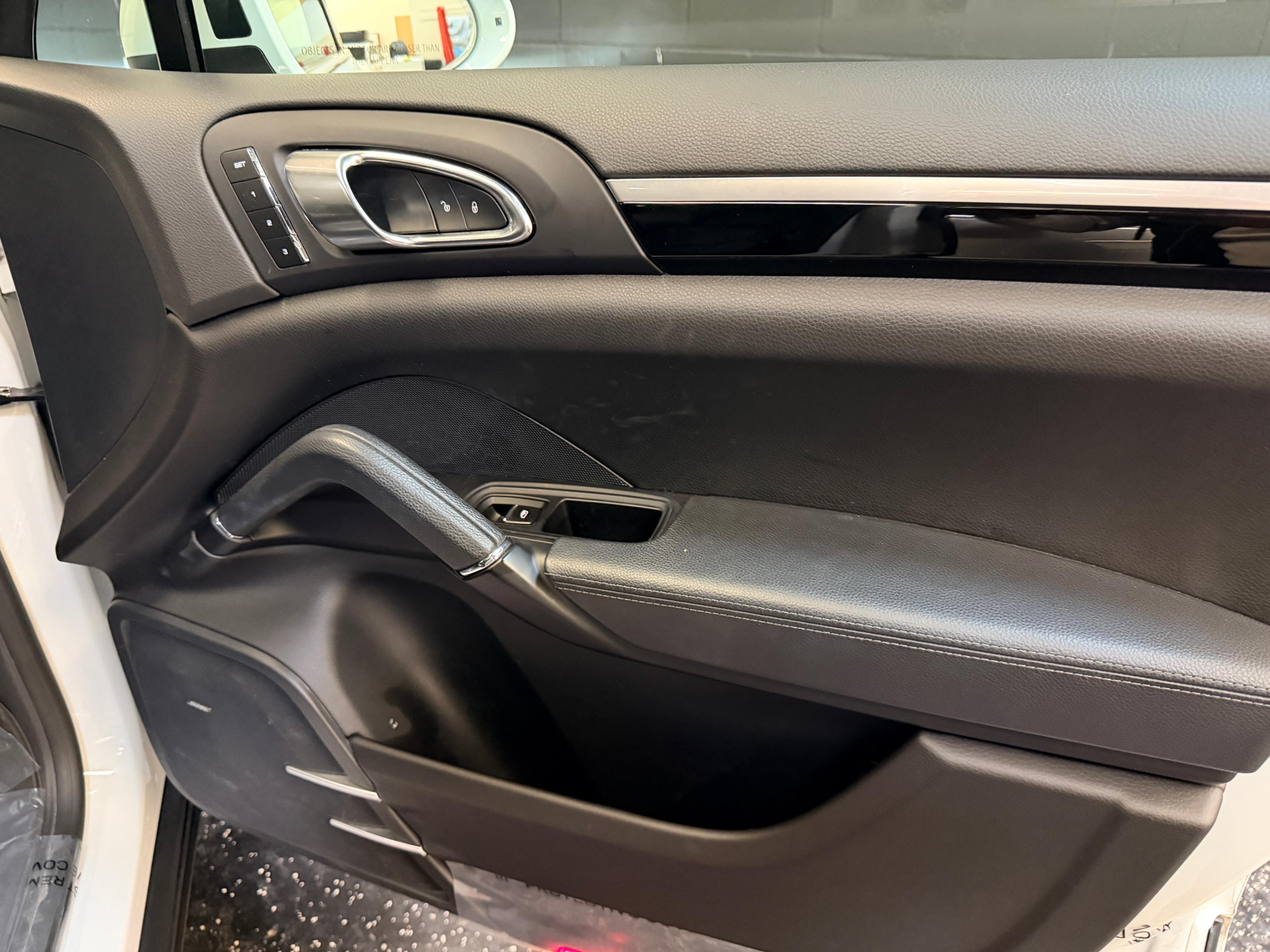 /hcwenterprisecorporation/2017-Porsche-Cayenne-16012616829143345.jpg