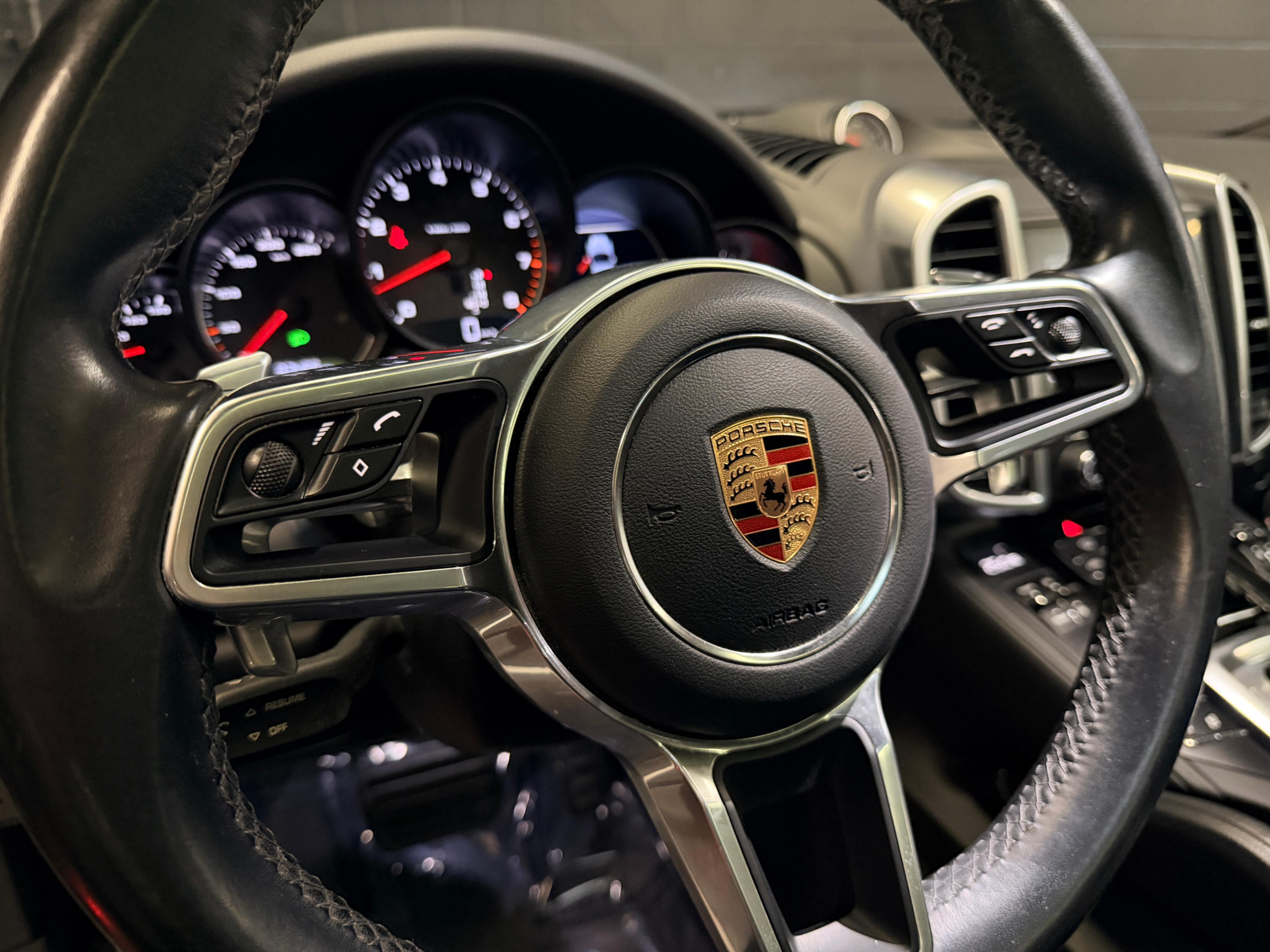 /hcwenterprisecorporation/2017-Porsche-Cayenne-22352993464313475.jpg