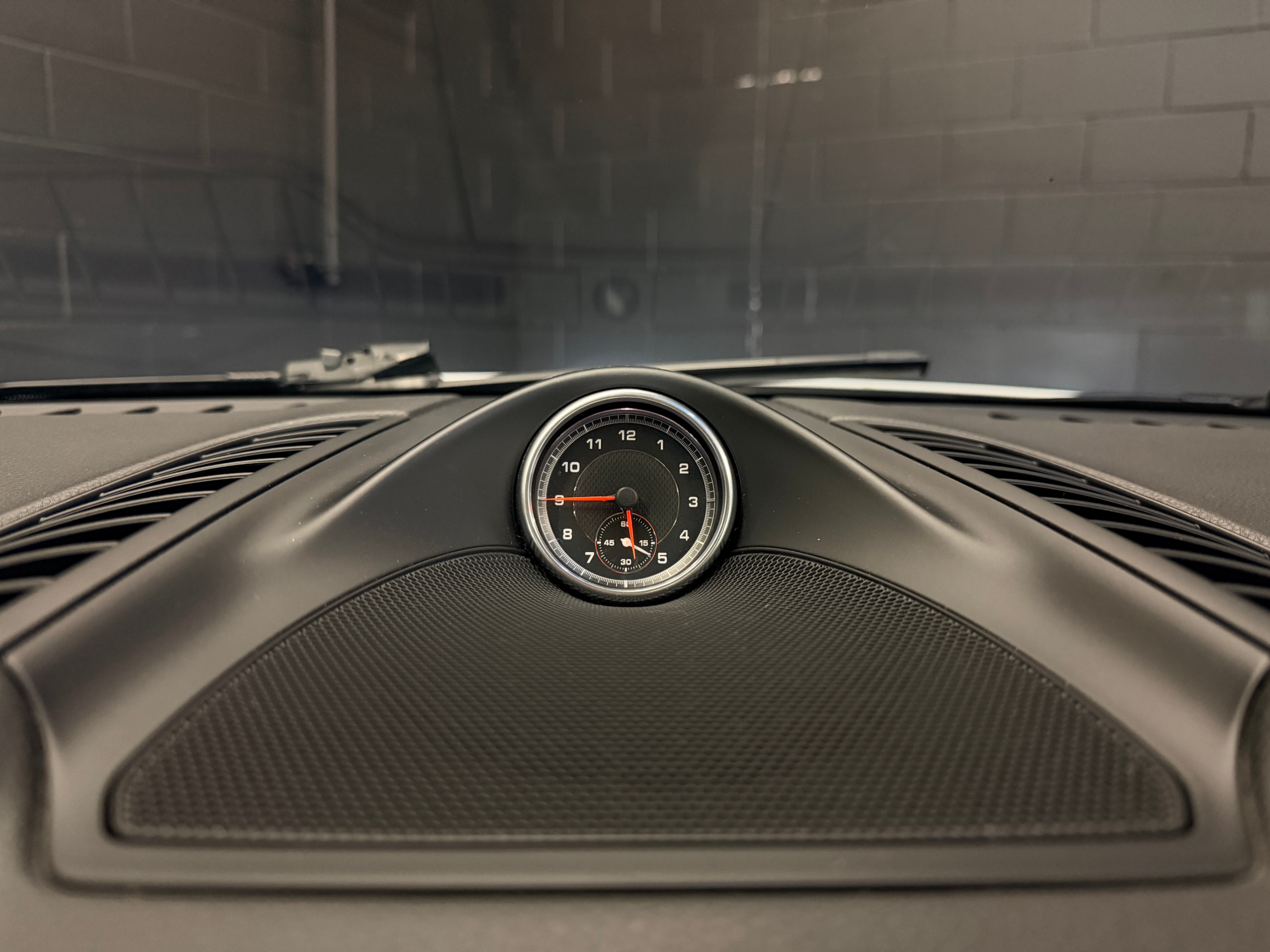 /hcwenterprisecorporation/2017-Porsche-Cayenne-2799202860433183.jpg