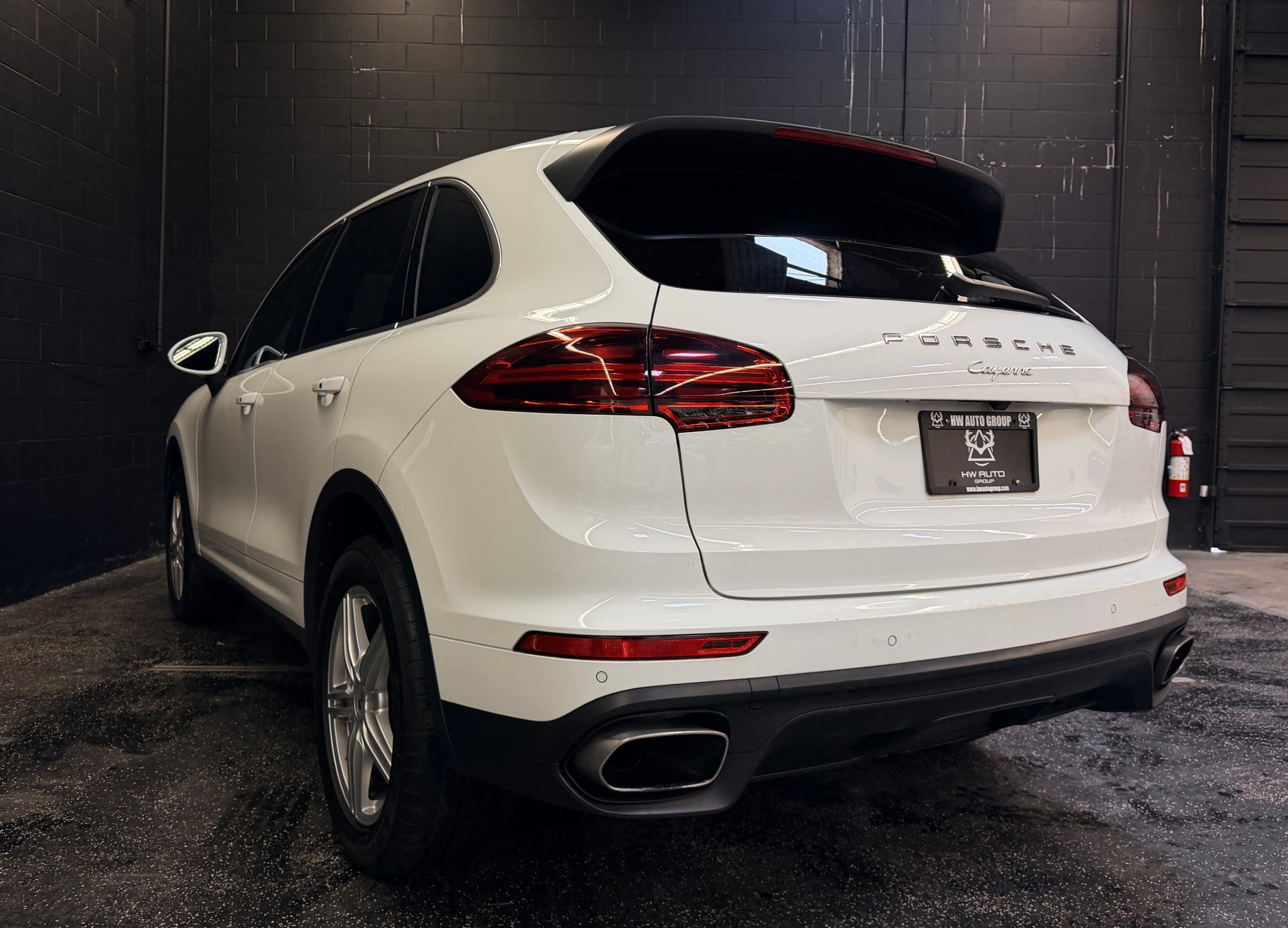 /hcwenterprisecorporation/2017-Porsche-Cayenne-2830592664613574.jpg