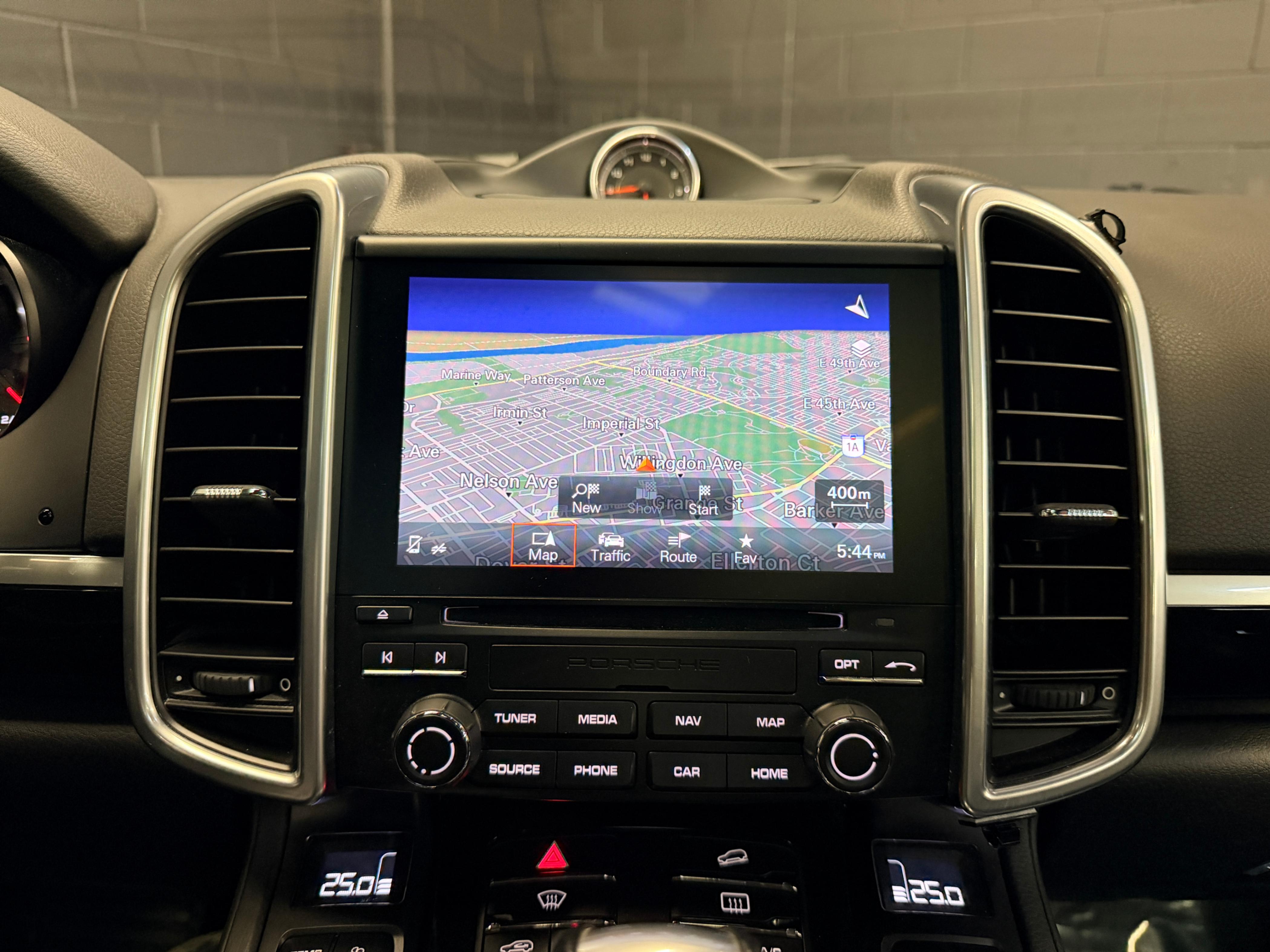 /hcwenterprisecorporation/2017-Porsche-Cayenne-3042680664778279.jpg