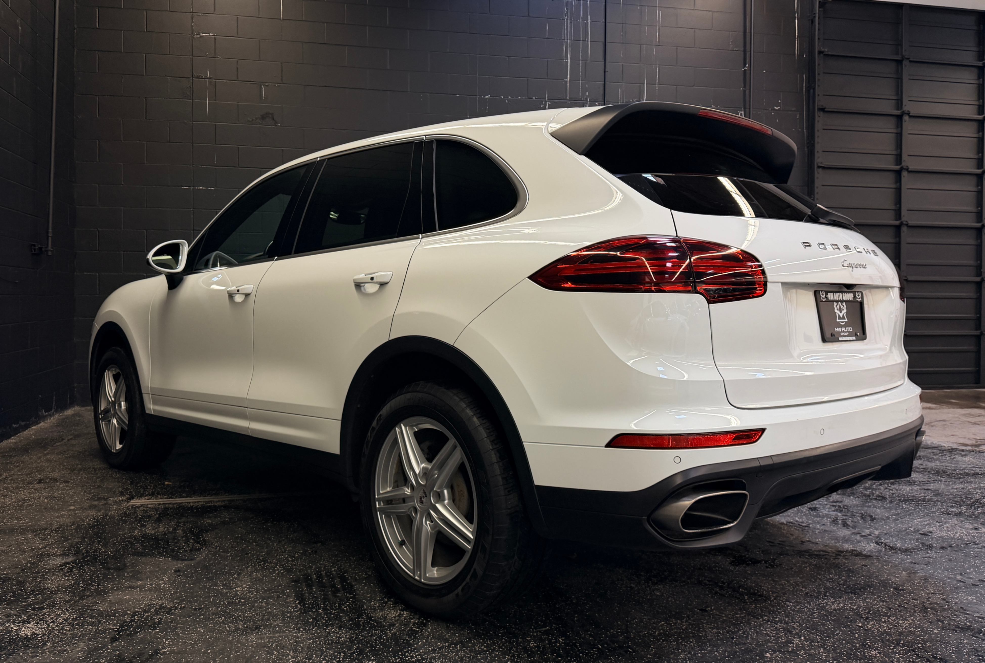 /hcwenterprisecorporation/2017-Porsche-Cayenne-3108844295448887.jpg