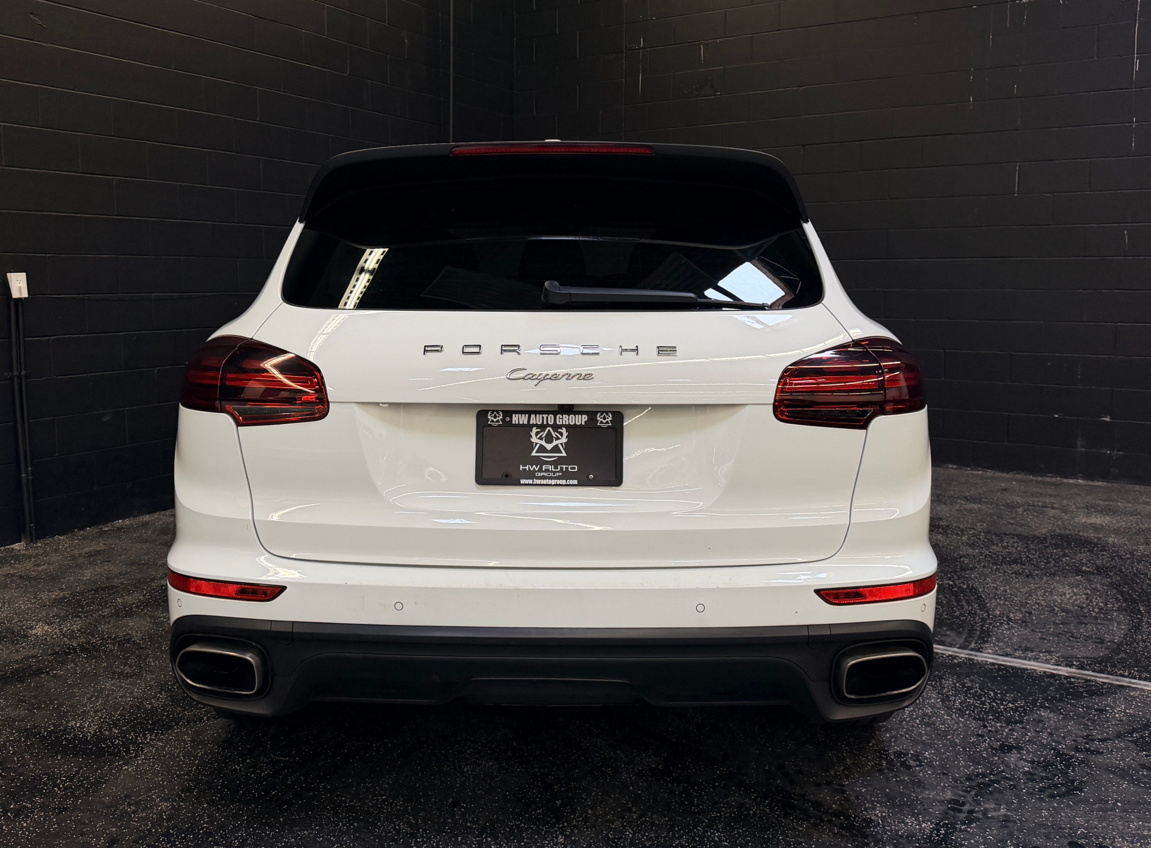 /hcwenterprisecorporation/2017-Porsche-Cayenne-43530600184977963.jpg