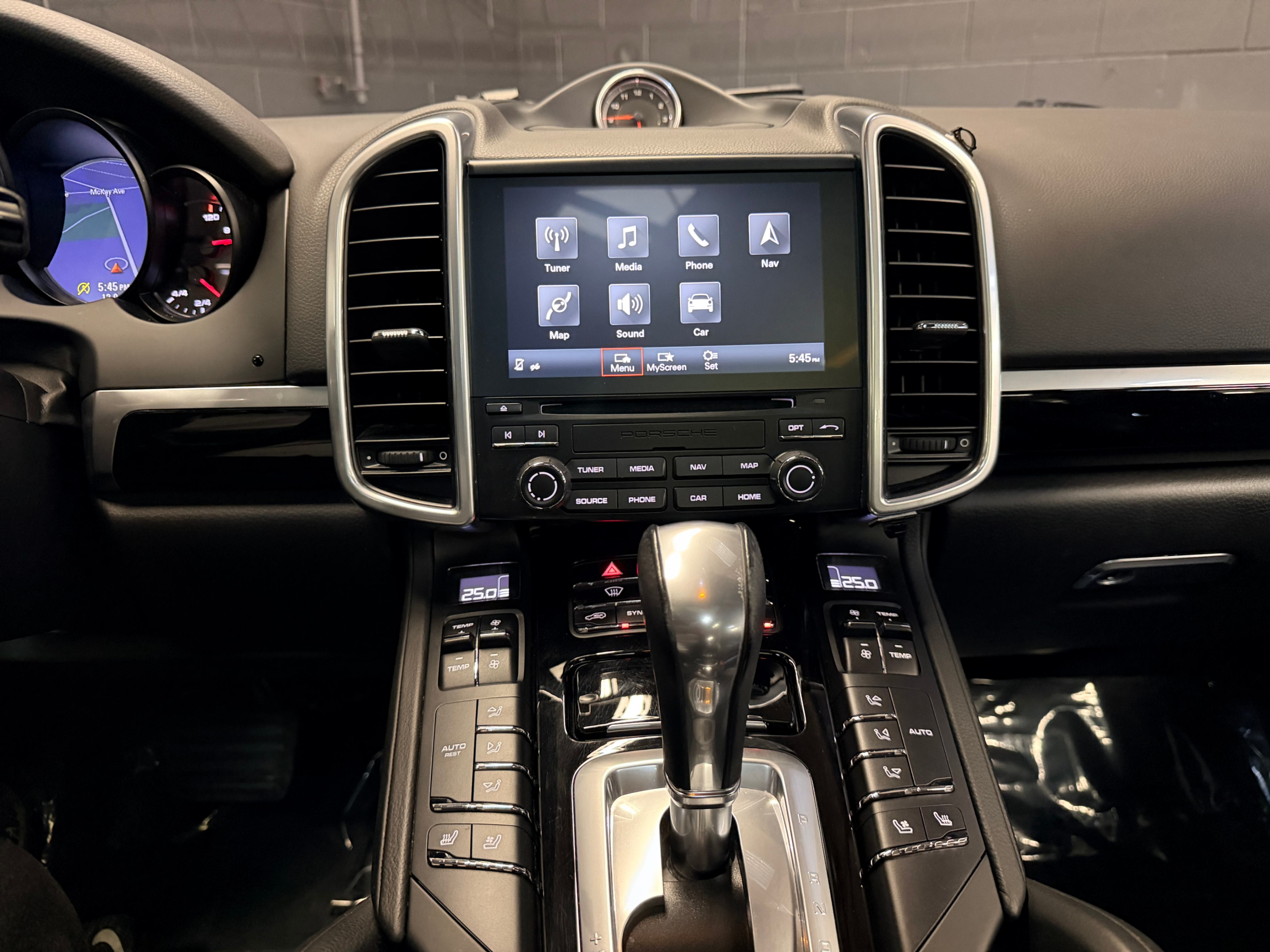 /hcwenterprisecorporation/2017-Porsche-Cayenne-5924648100668155.jpg