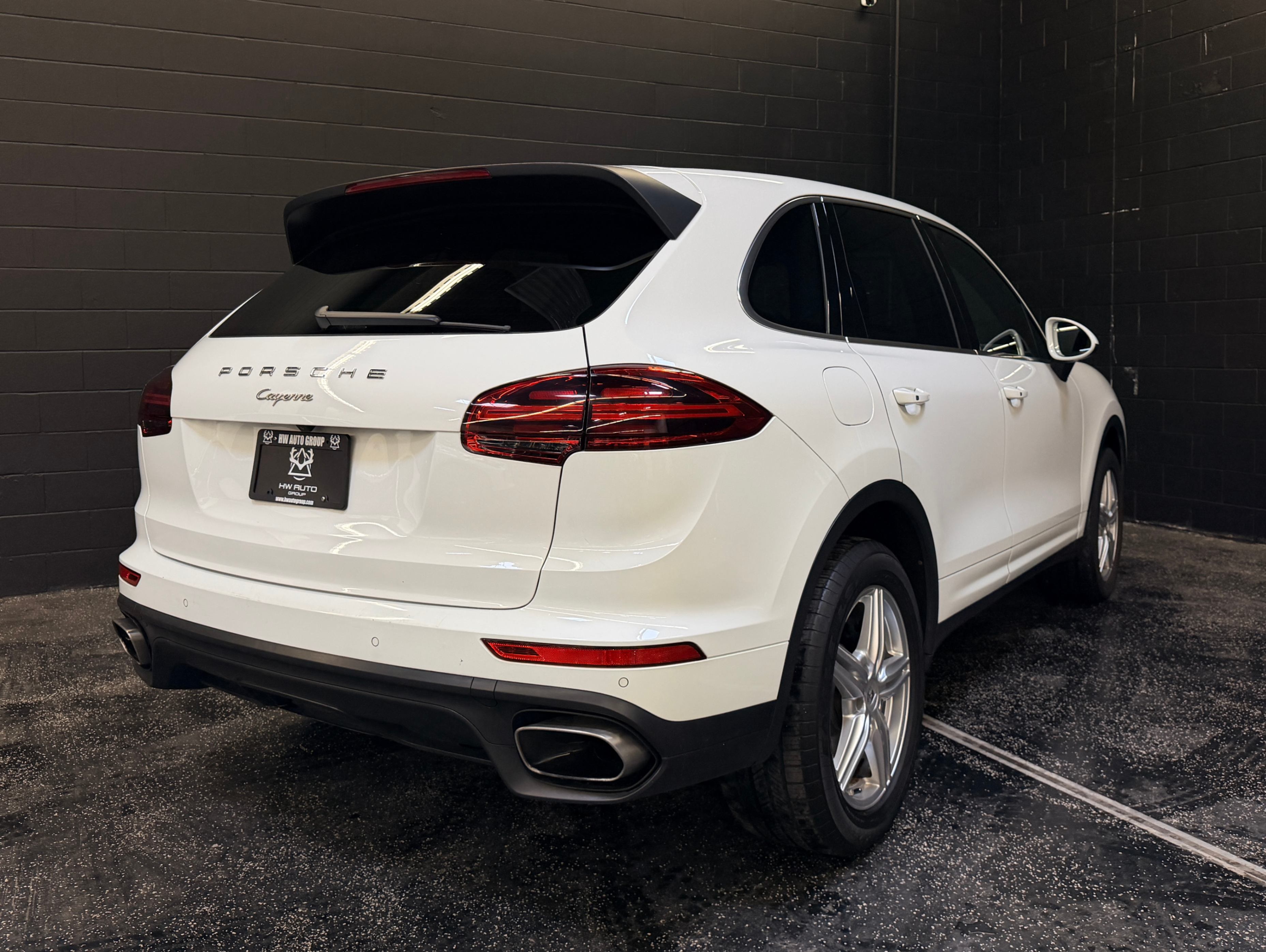 /hcwenterprisecorporation/2017-Porsche-Cayenne-6586860130226235.jpg