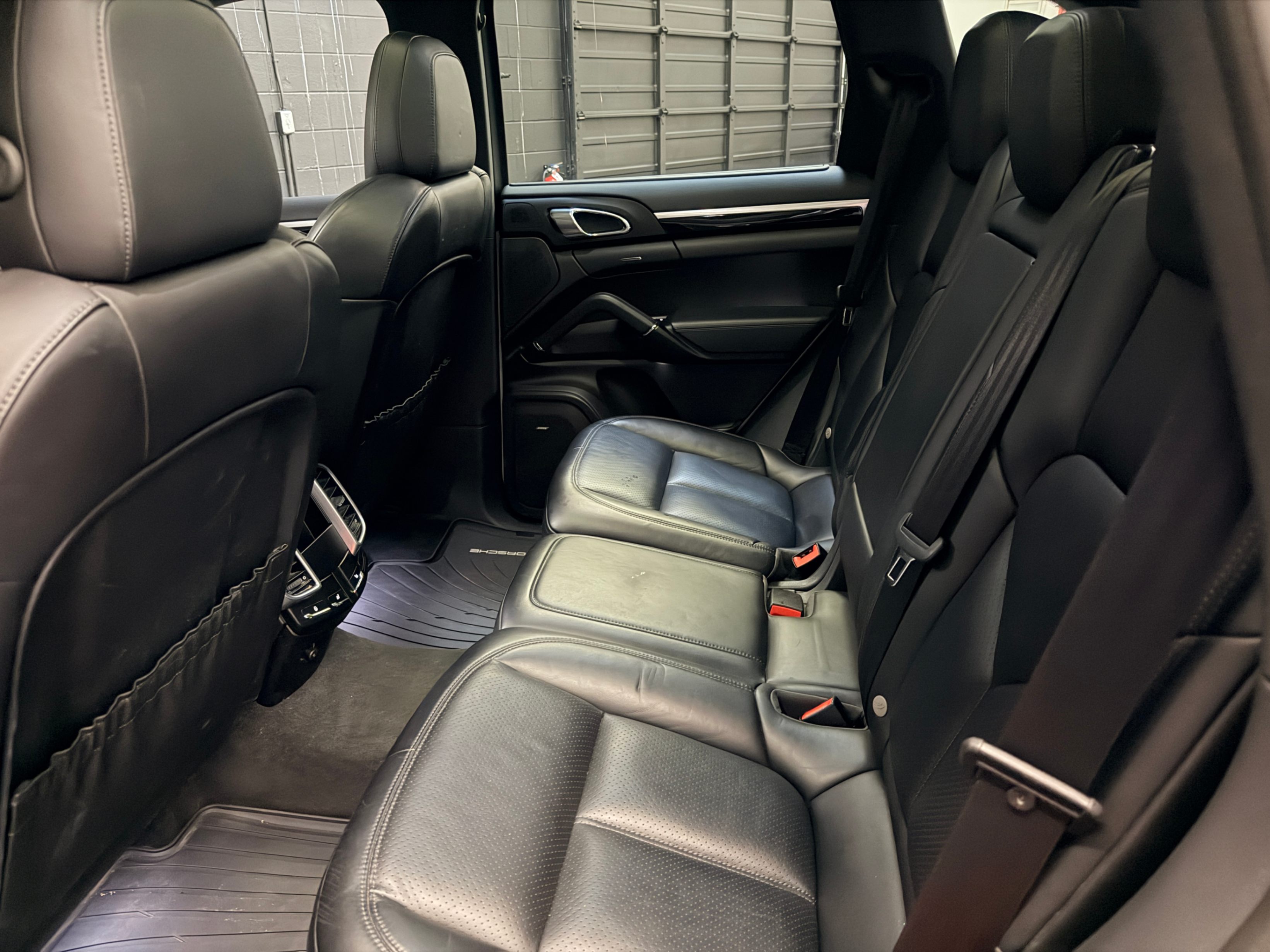 /hcwenterprisecorporation/2017-Porsche-Cayenne-7555817446822959.jpg