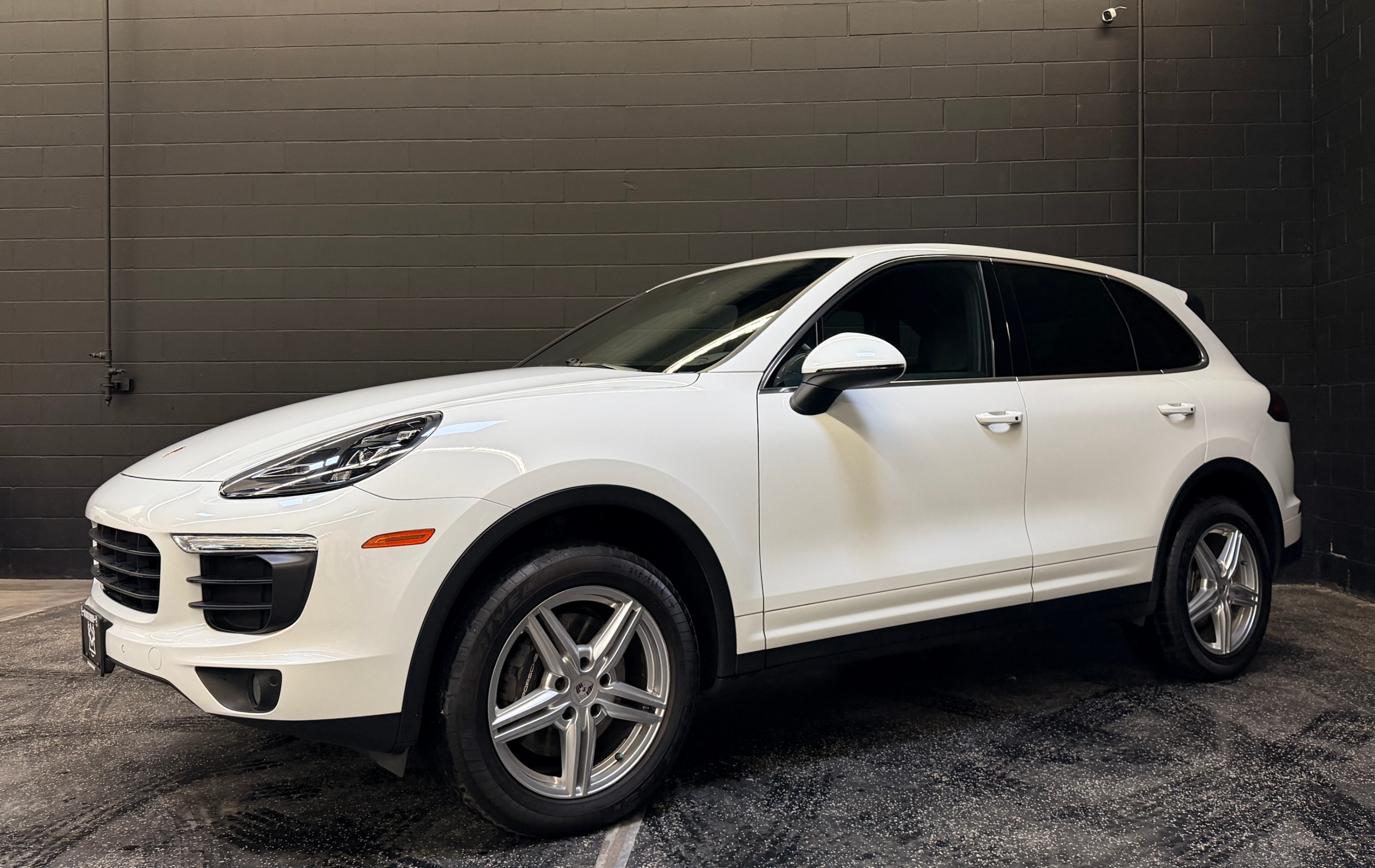 /hcwenterprisecorporation/2017-Porsche-Cayenne-7703464559621096.jpg