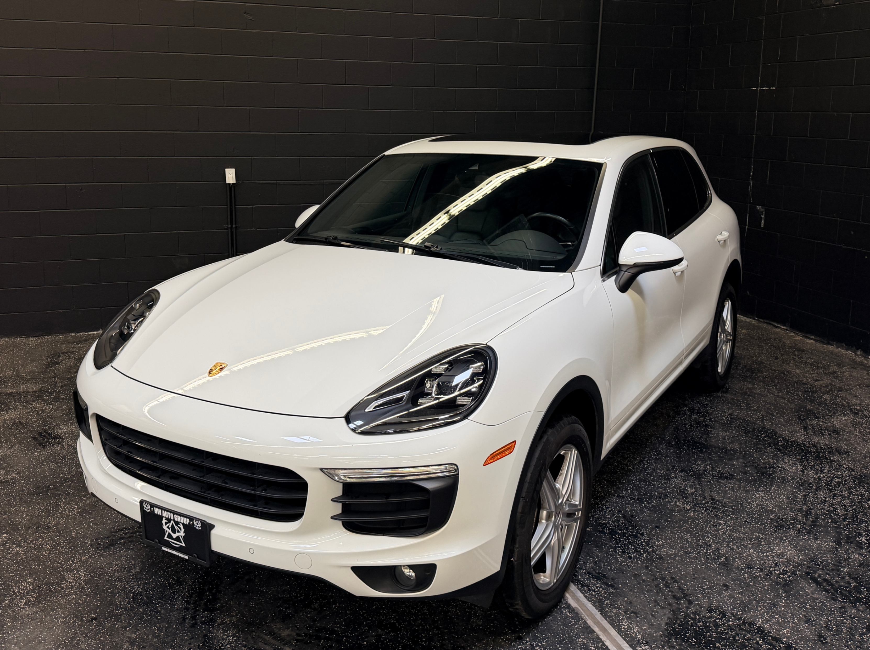 /hcwenterprisecorporation/2017-Porsche-Cayenne-771616307130343.jpg