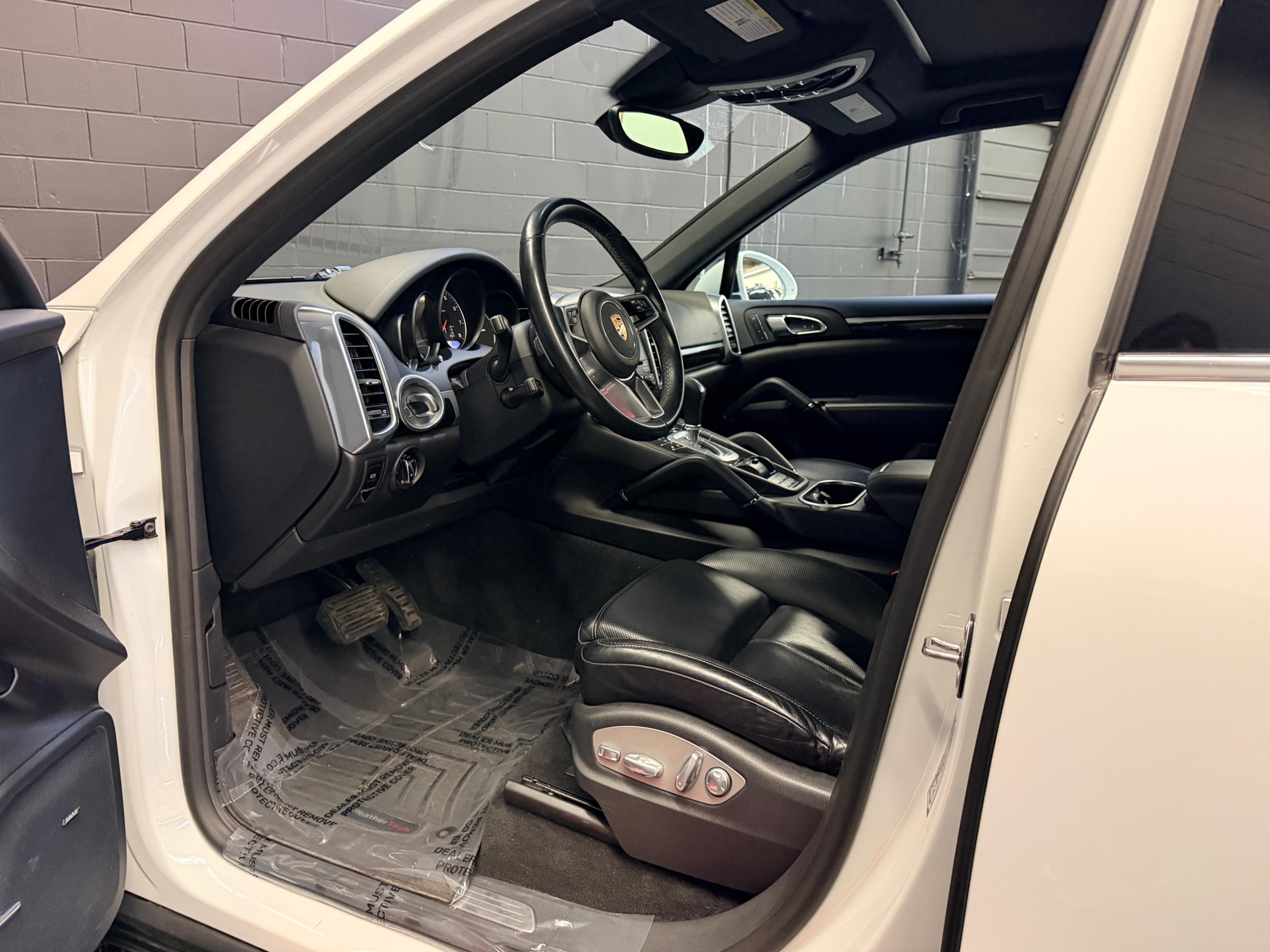 /hcwenterprisecorporation/2017-Porsche-Cayenne-816880357013841.jpg