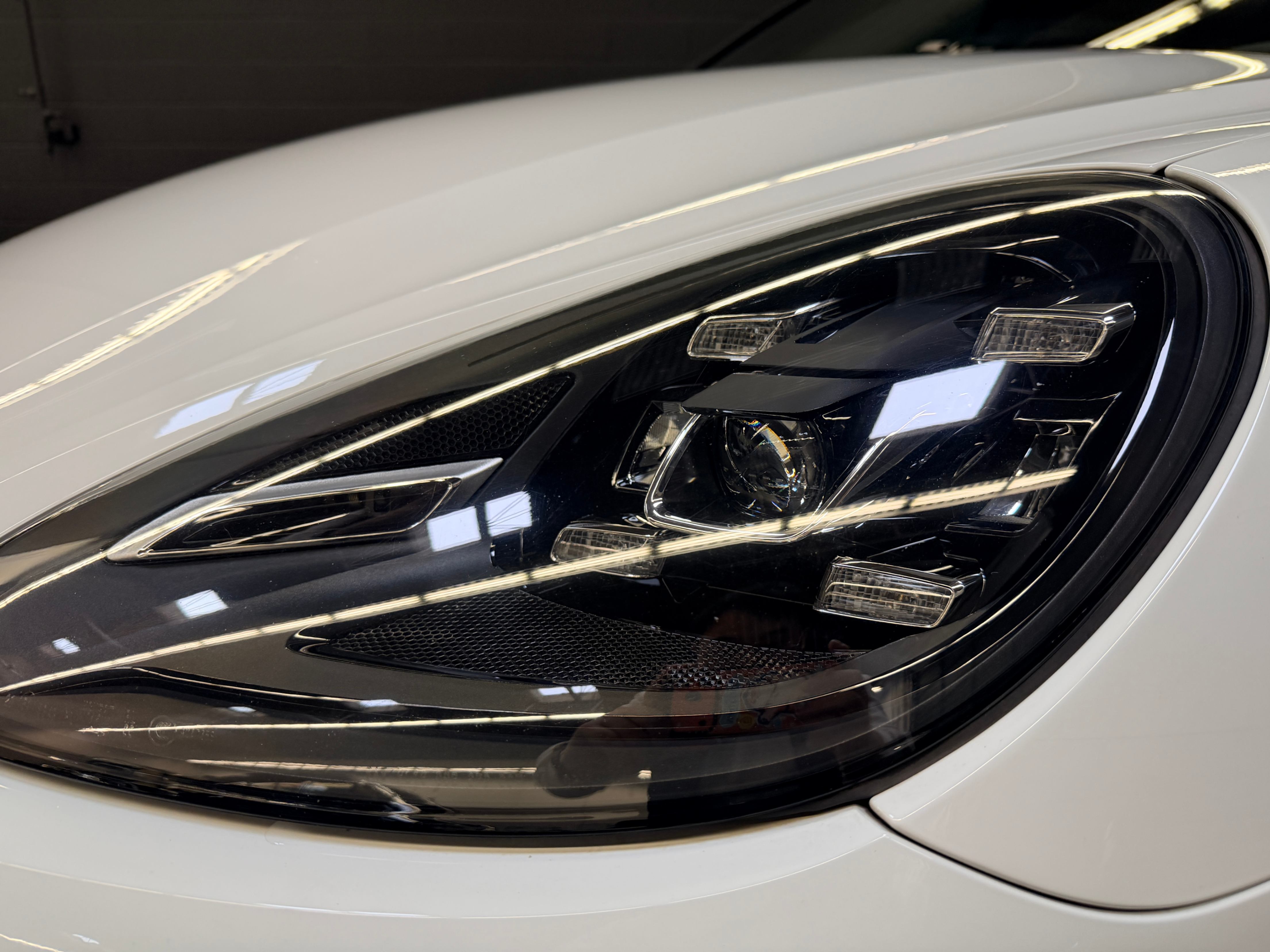 /hcwenterprisecorporation/2017-Porsche-Cayenne-8650958894820164.jpg
