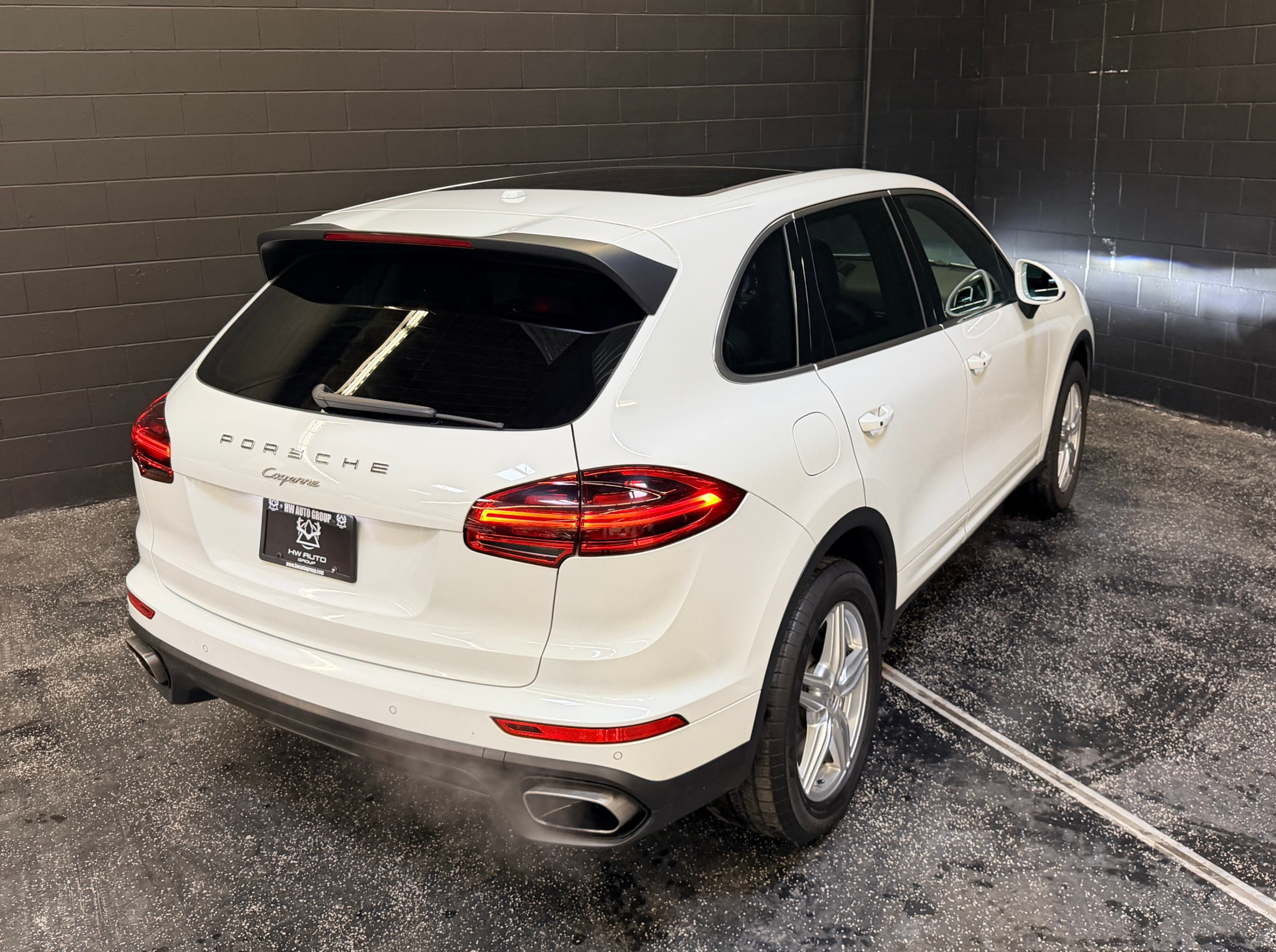 /hcwenterprisecorporation/2017-Porsche-Cayenne-8926120377882818.jpg