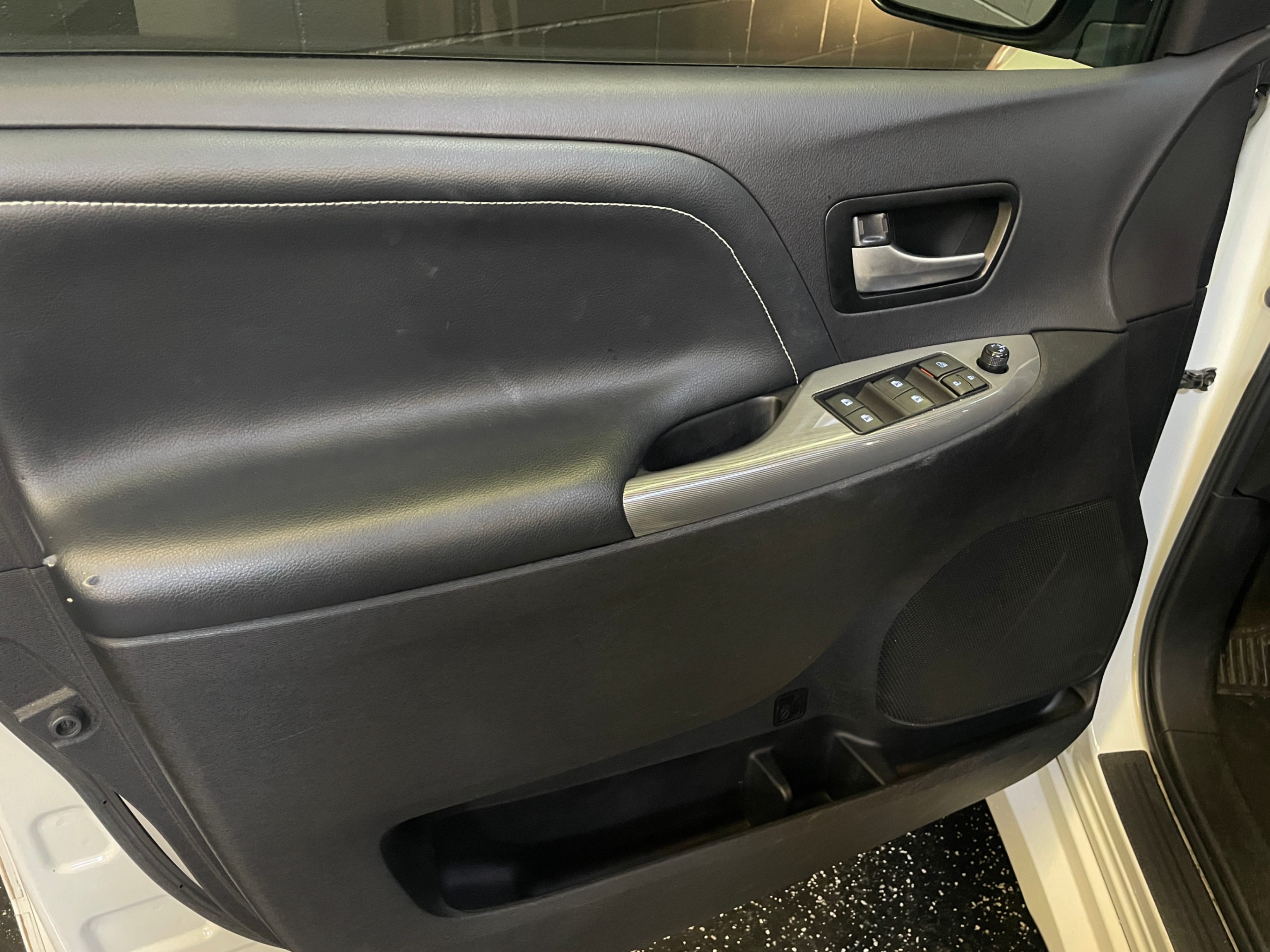/hcwenterprisecorporation/2017-Toyota-Sienna-06735077408796752.jpg
