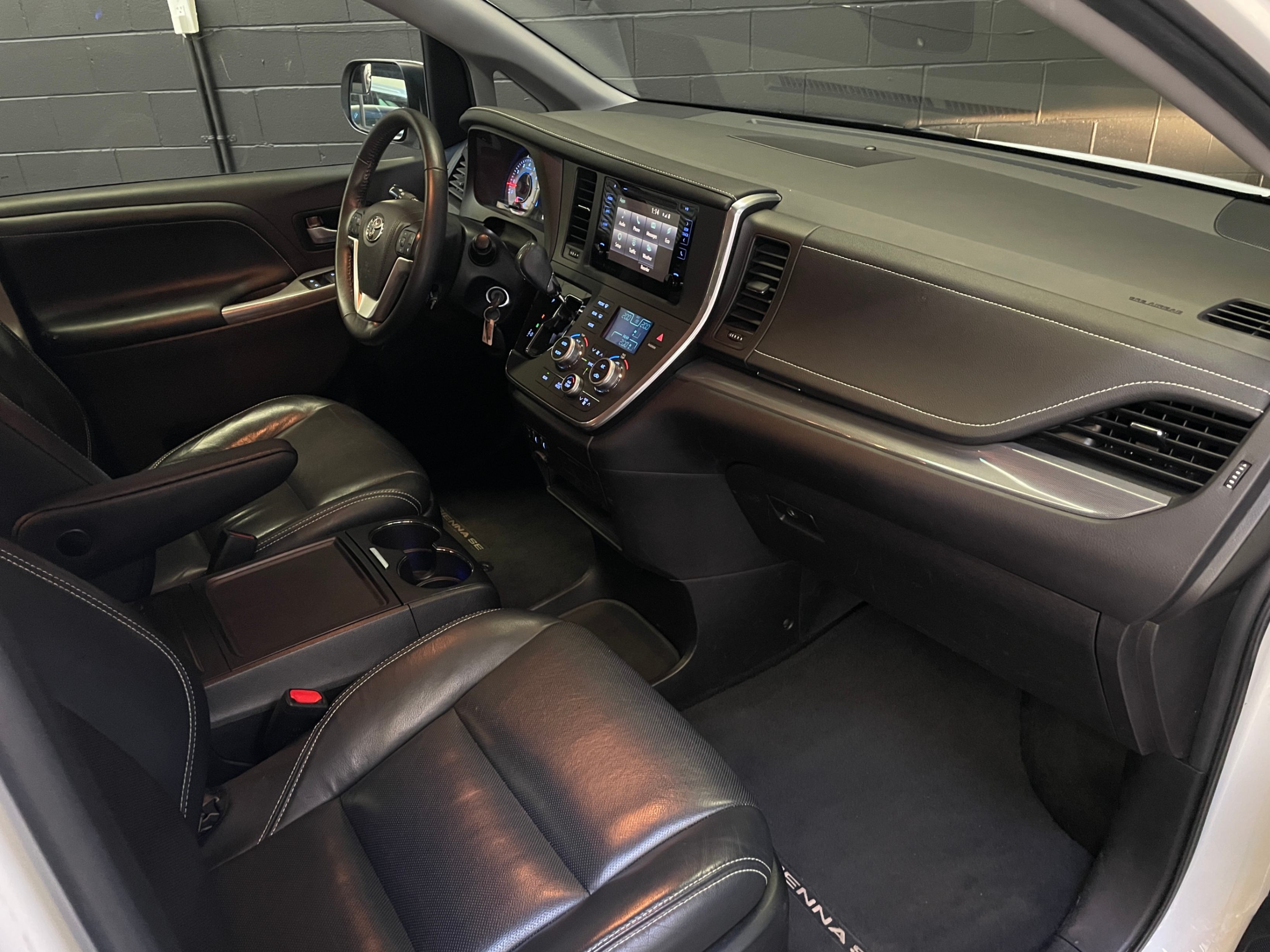 /hcwenterprisecorporation/2017-Toyota-Sienna-07763670103530473.jpg
