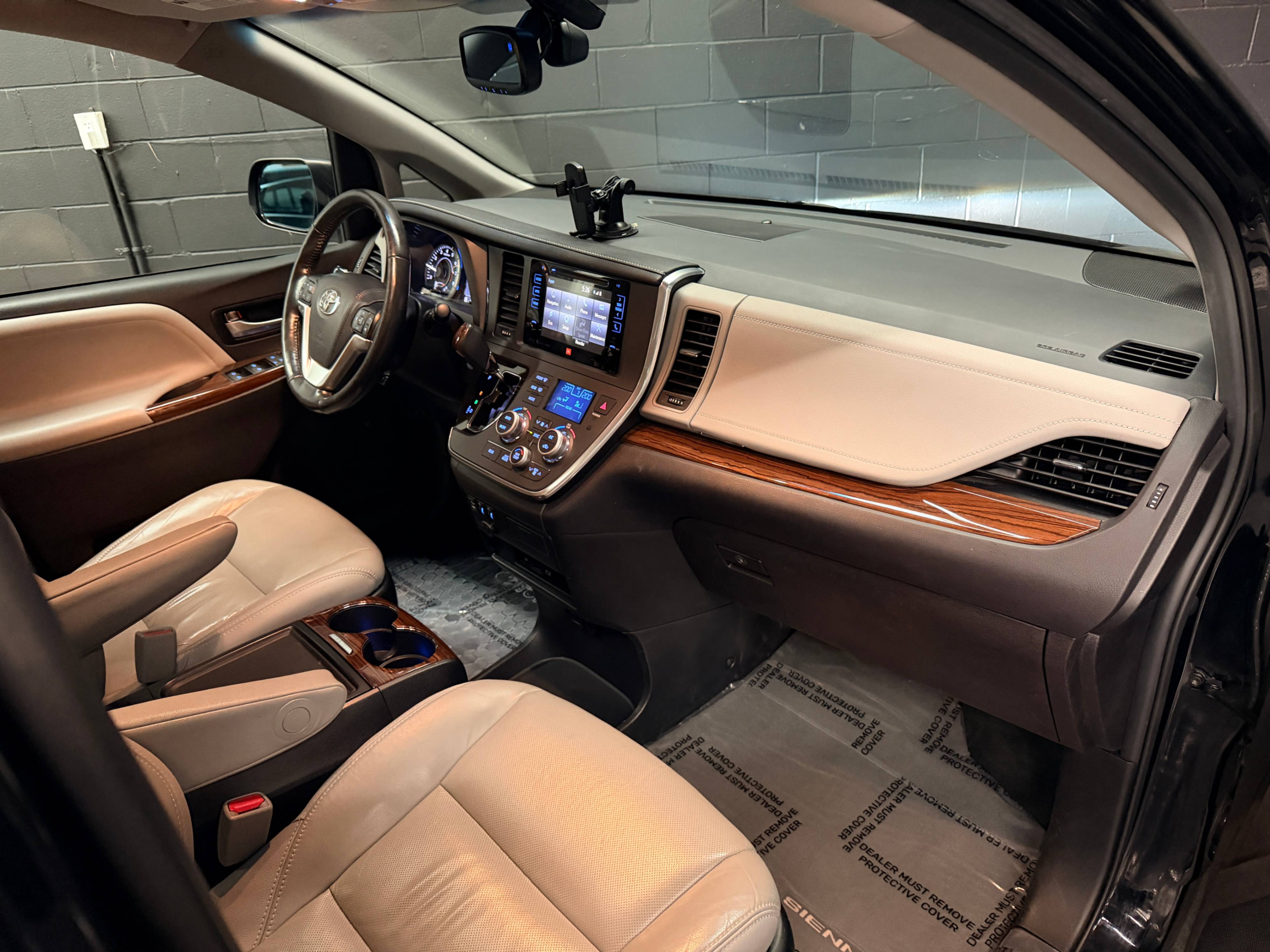 /hcwenterprisecorporation/2017-Toyota-Sienna-11006739077030492.jpg