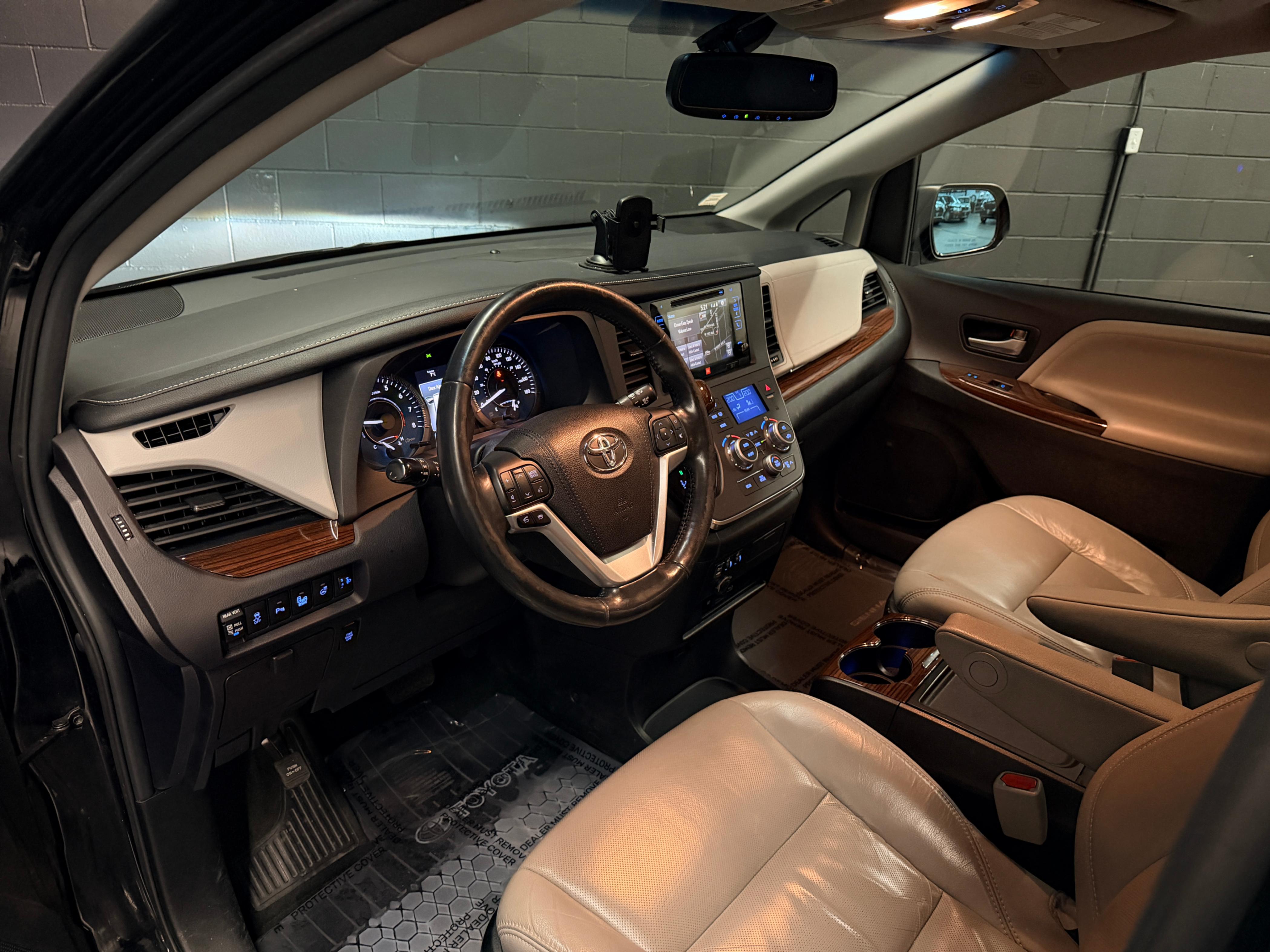 /hcwenterprisecorporation/2017-Toyota-Sienna-38332182775701495.jpg