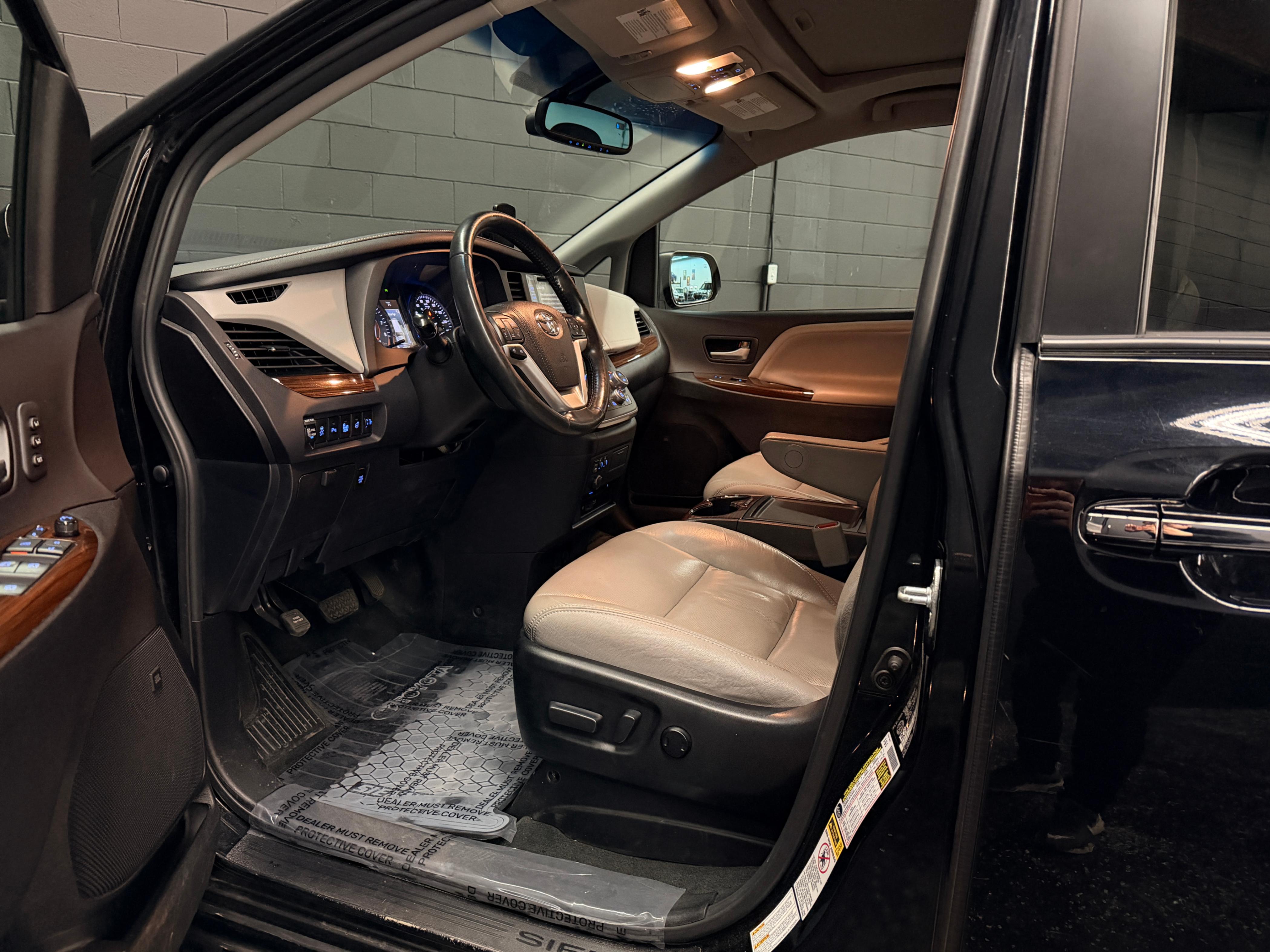 /hcwenterprisecorporation/2017-Toyota-Sienna-44614681596104067.jpg