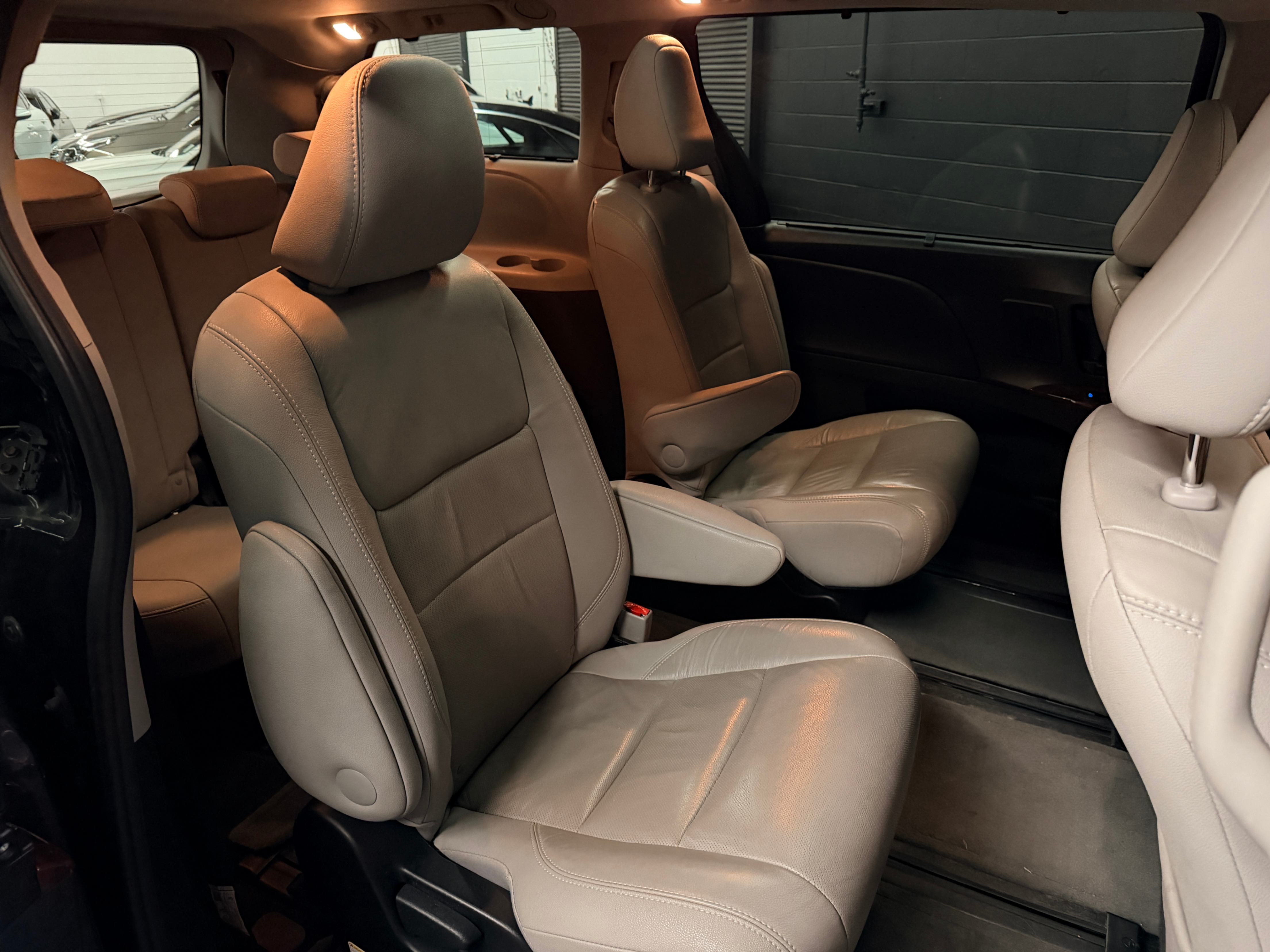 /hcwenterprisecorporation/2017-Toyota-Sienna-48905342121912465.jpg