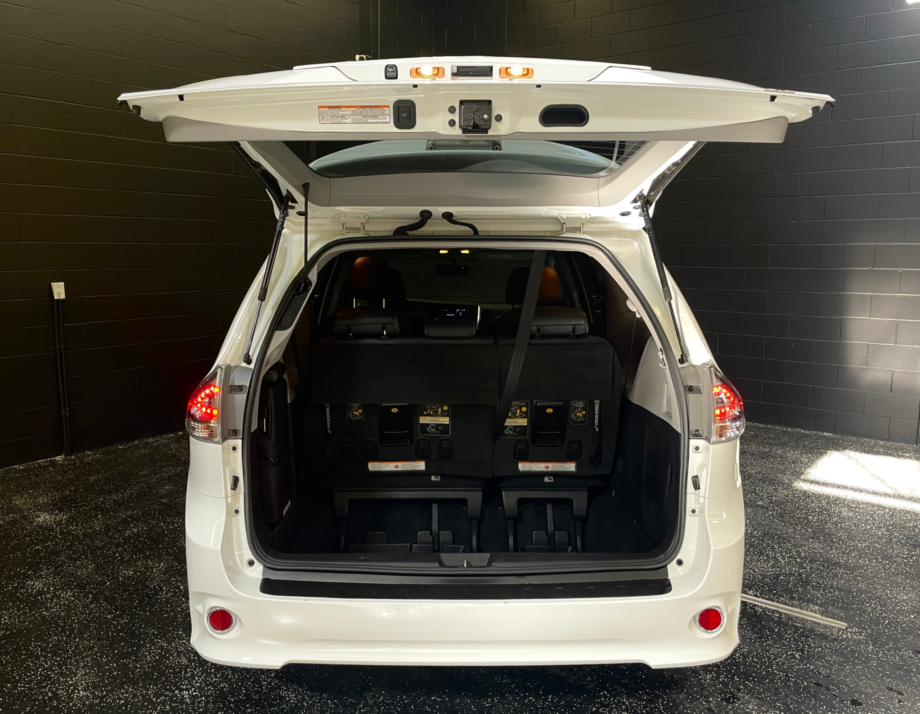 /hcwenterprisecorporation/2017-Toyota-Sienna-49730593261177725.jpg