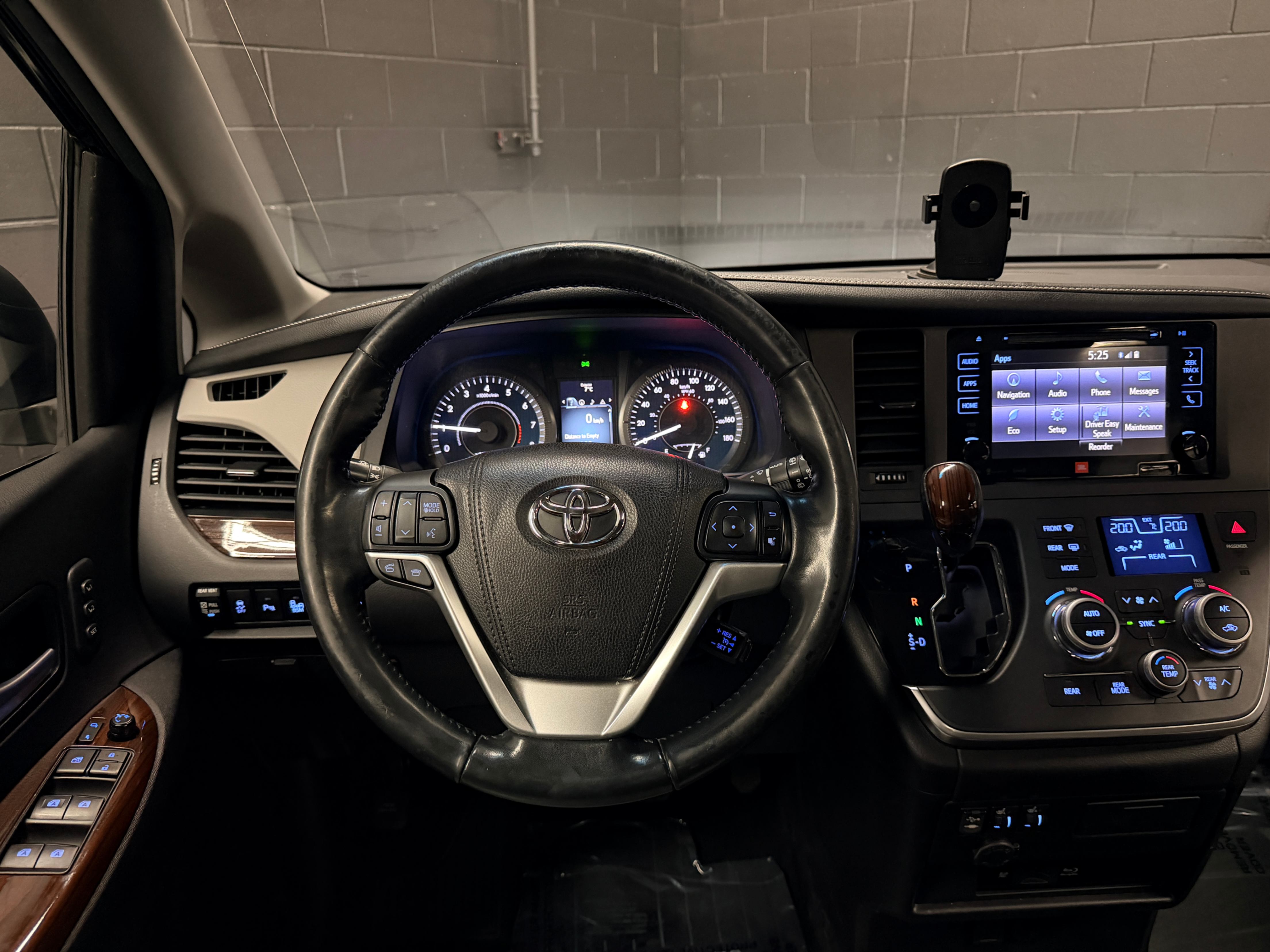 /hcwenterprisecorporation/2017-Toyota-Sienna-5949274358623631.jpg
