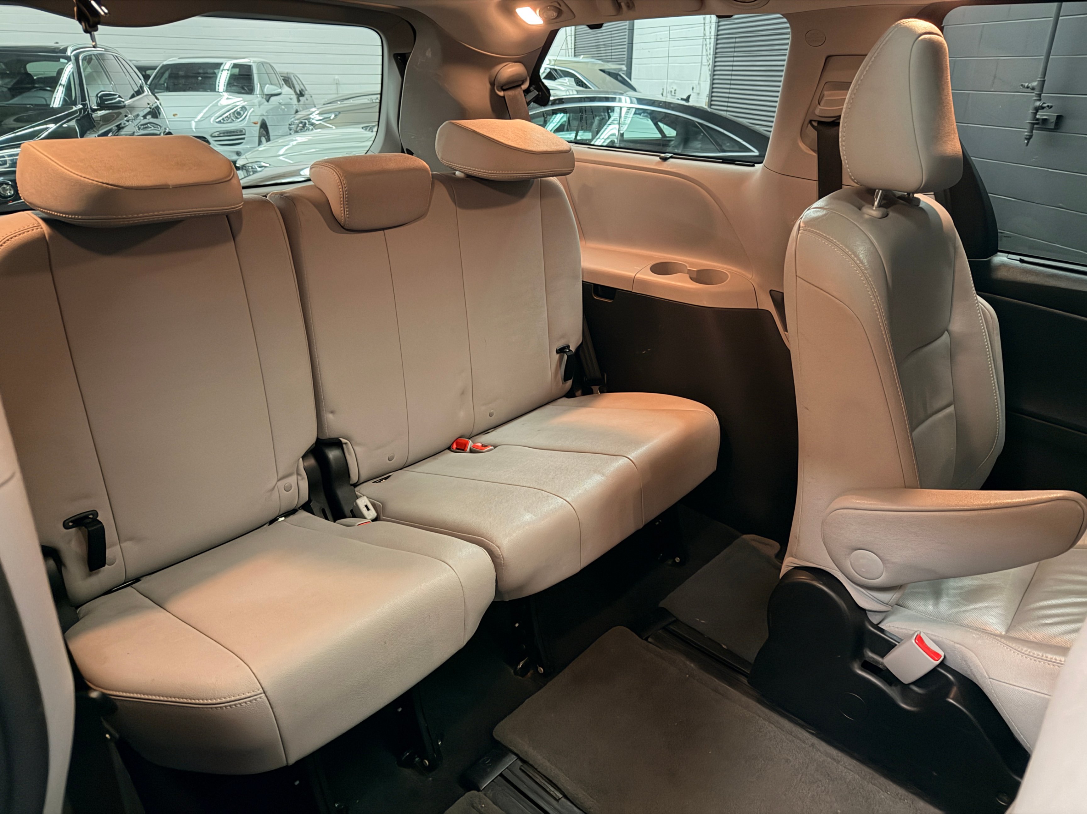 /hcwenterprisecorporation/2017-Toyota-Sienna-9110895830889085.jpg