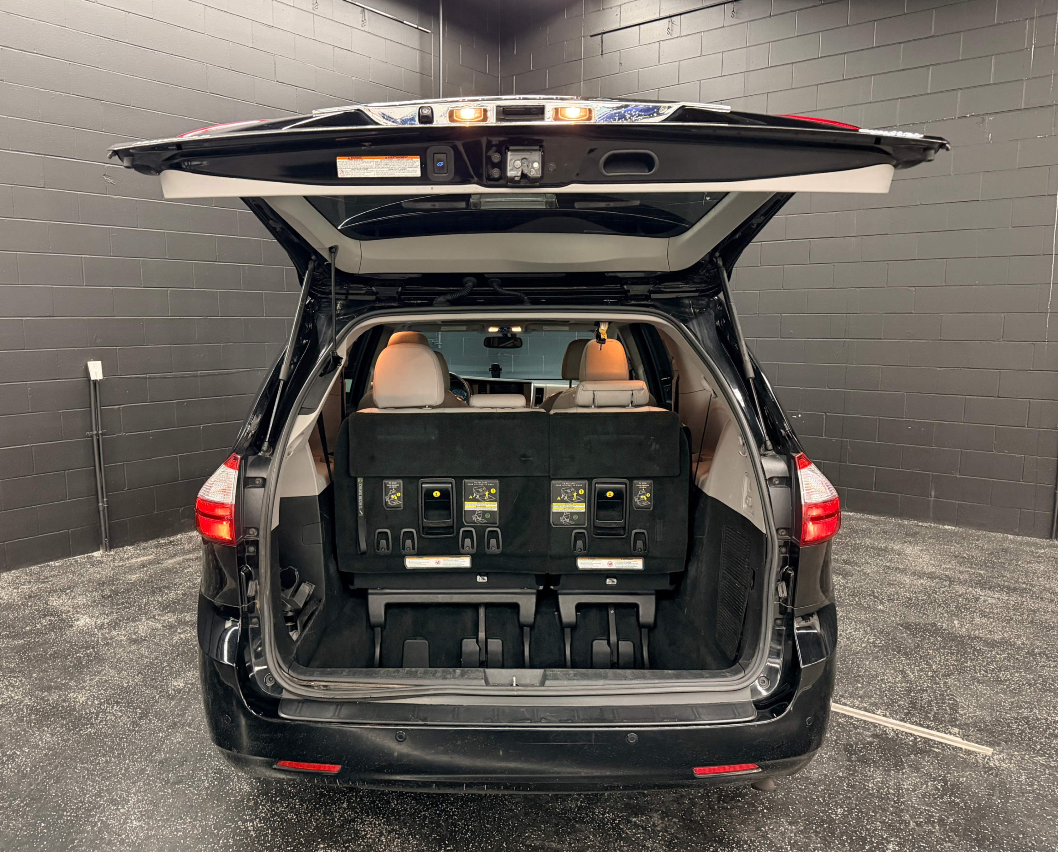 /hcwenterprisecorporation/2017-Toyota-Sienna-9139428155526828.jpg