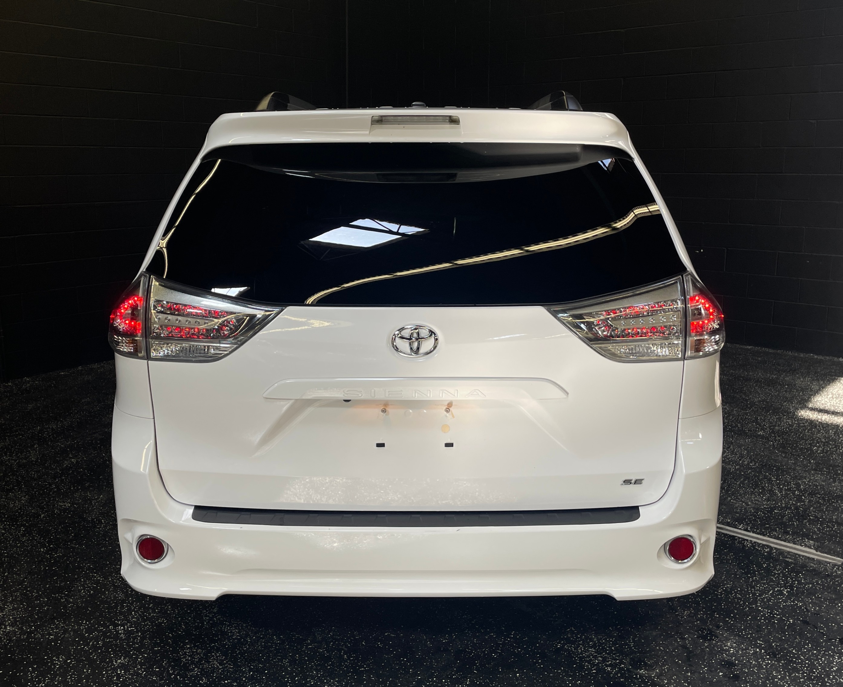 /hcwenterprisecorporation/2017-Toyota-Sienna-9780936095323749.jpg