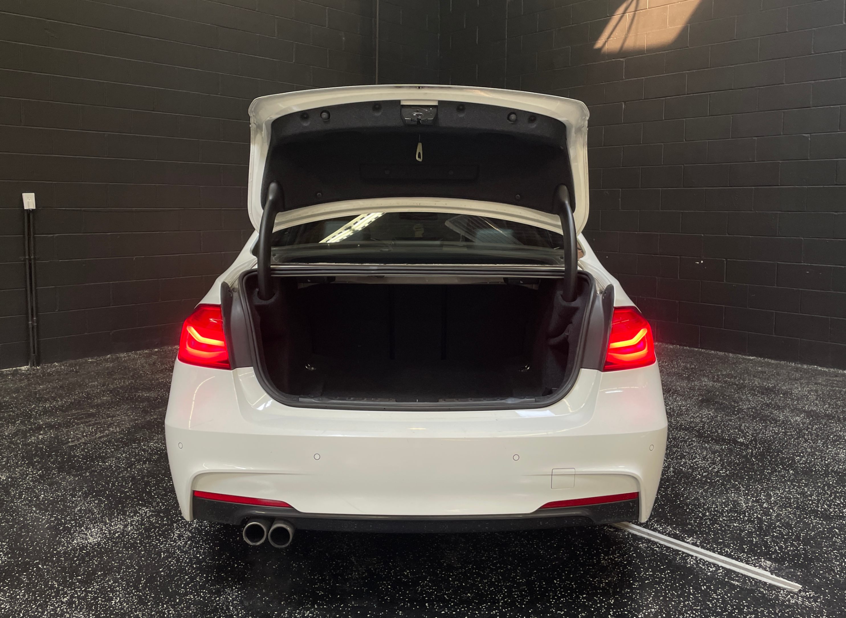 /hcwenterprisecorporation/2018-BMW-3Series-09215688440281289.jpg