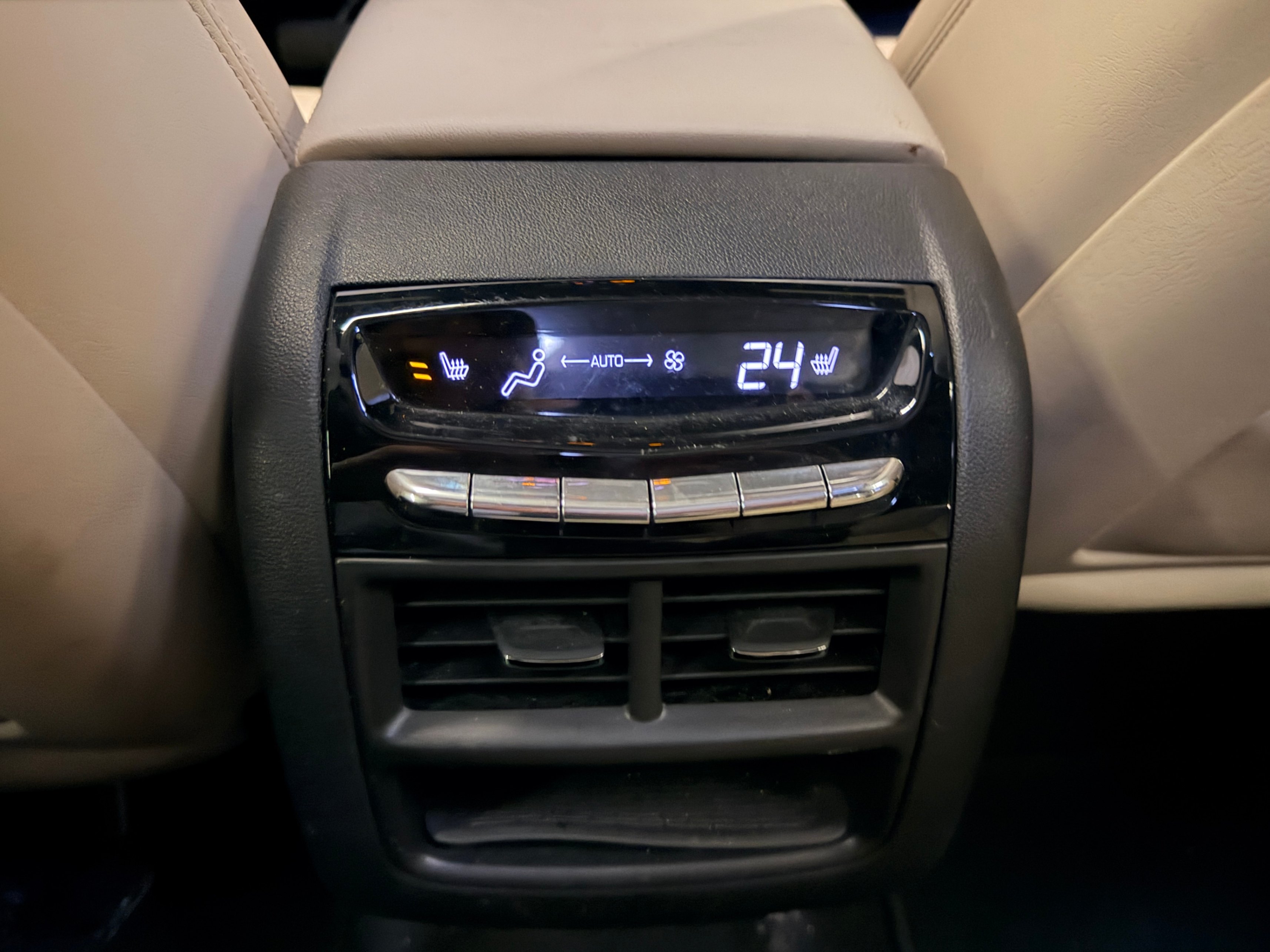 /hcwenterprisecorporation/2018-Cadillac-XT5-3656902913067419.jpg