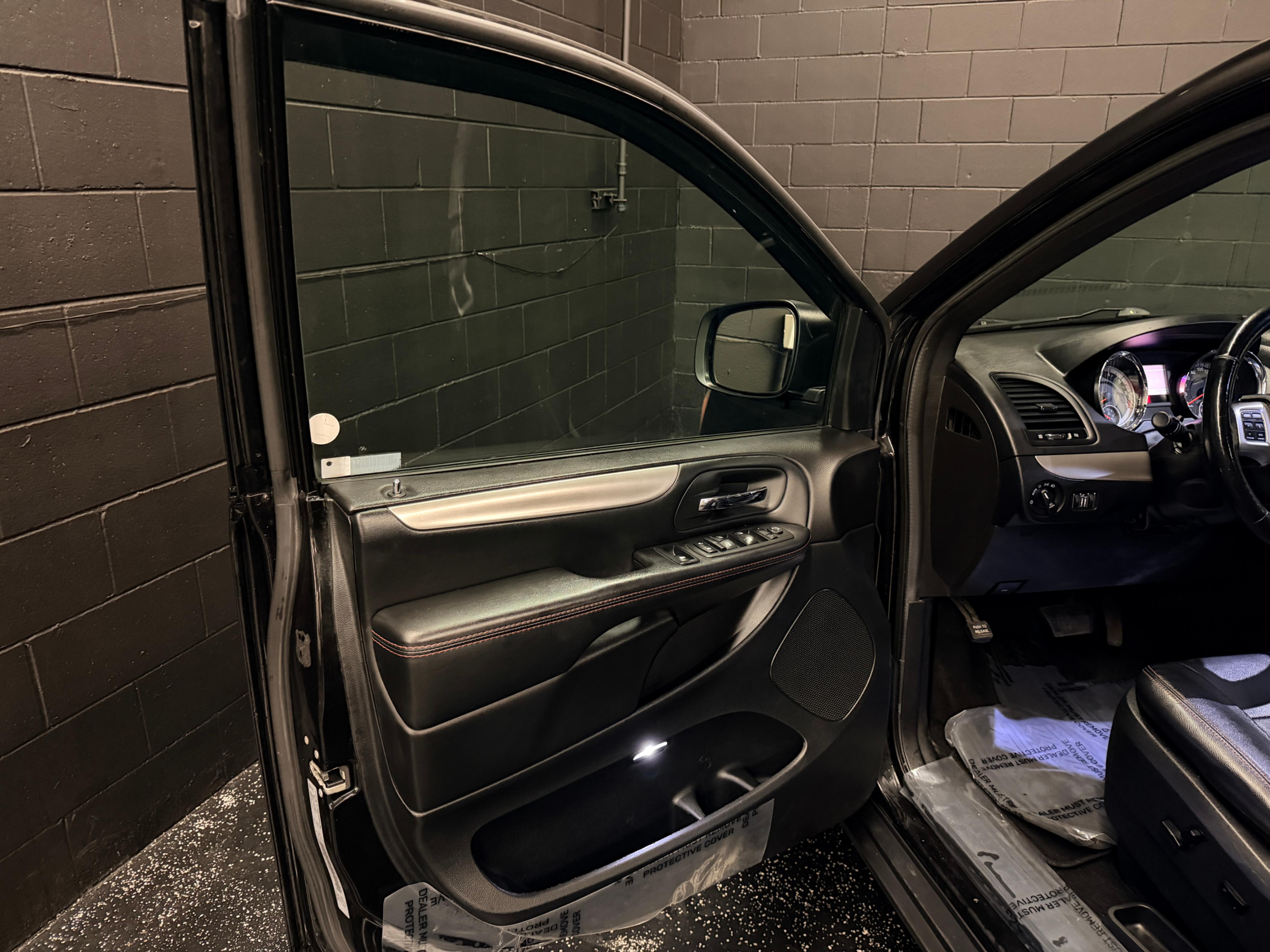 /hcwenterprisecorporation/2018-Dodge-GrandCaravan-10926175737148625.jpg