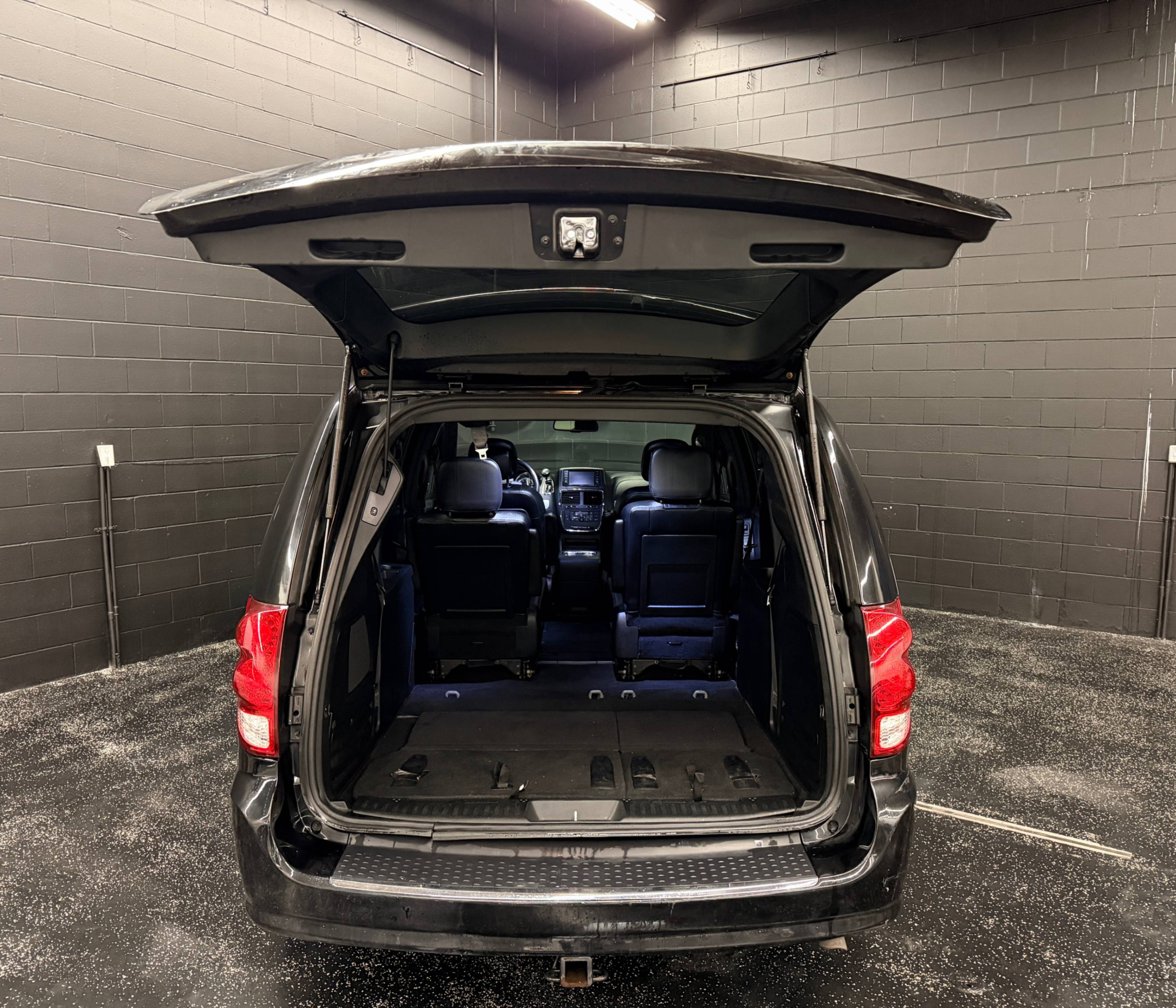 /hcwenterprisecorporation/2018-Dodge-GrandCaravan-8432759310754121.jpg