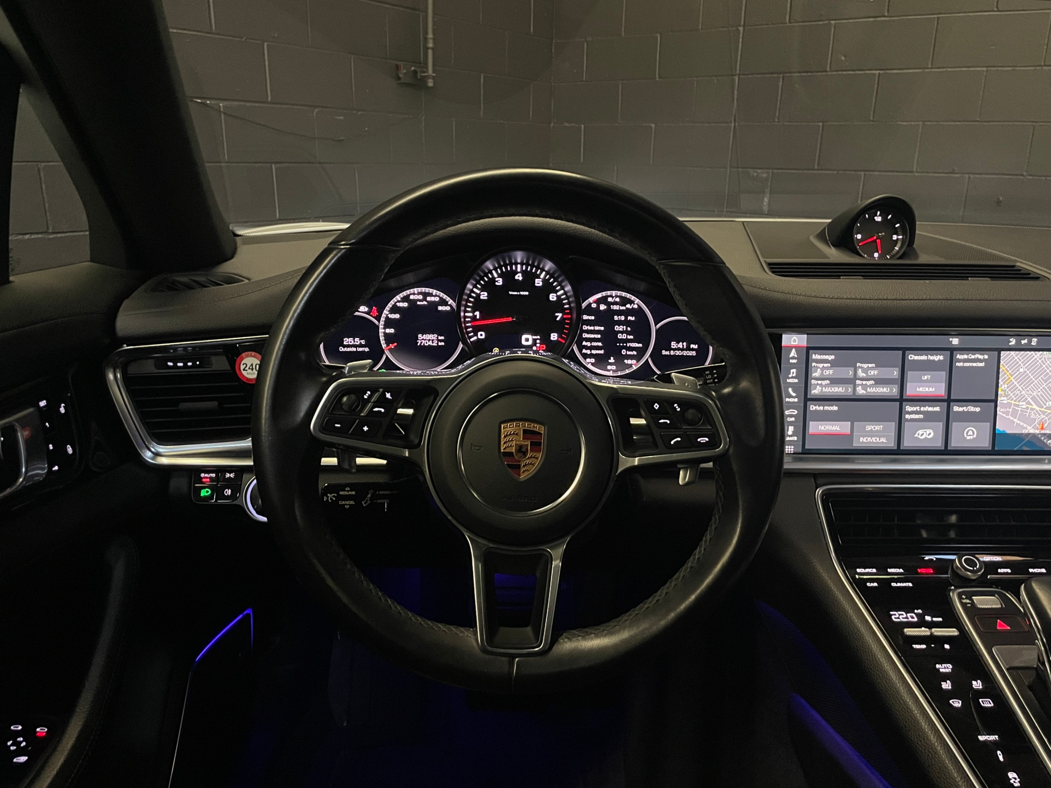 /hcwenterprisecorporation/2018-Porsche-Panamera-017828620354935598.jpg
