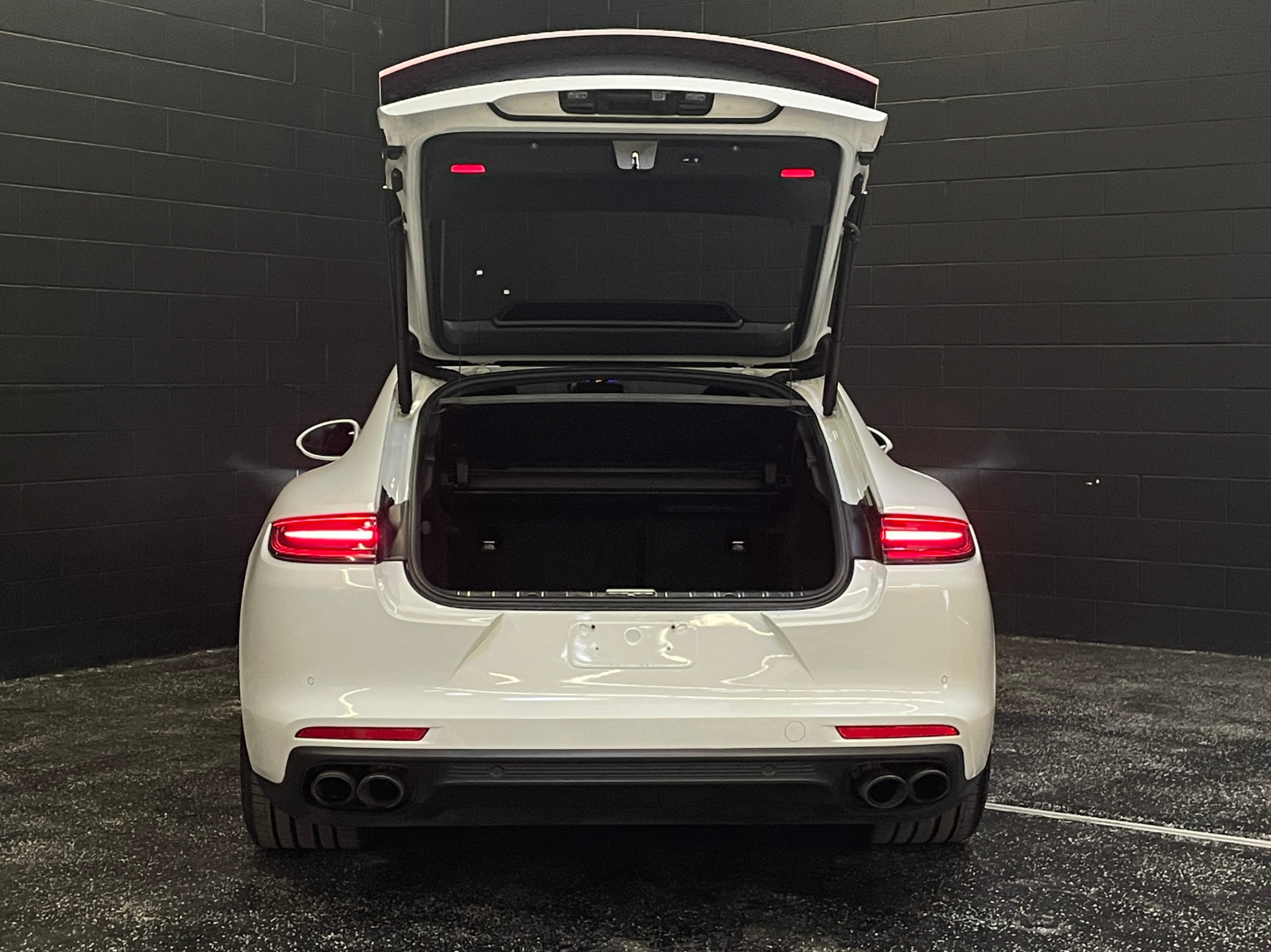 /hcwenterprisecorporation/2018-Porsche-Panamera-24314317251837703.jpg