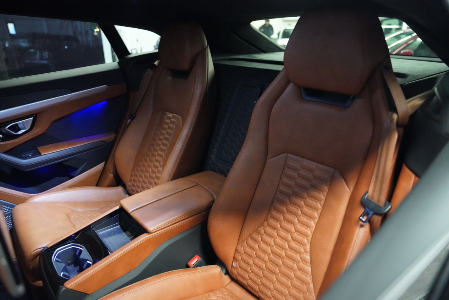 /hcwenterprisecorporation/2019-Lamborghini-Urus-024110099587221656.jpg