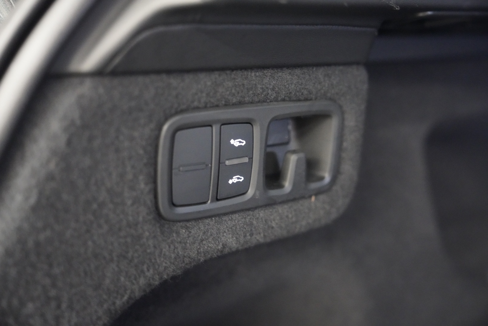 /hcwenterprisecorporation/2019-Lamborghini-Urus-06831316394078302.jpg